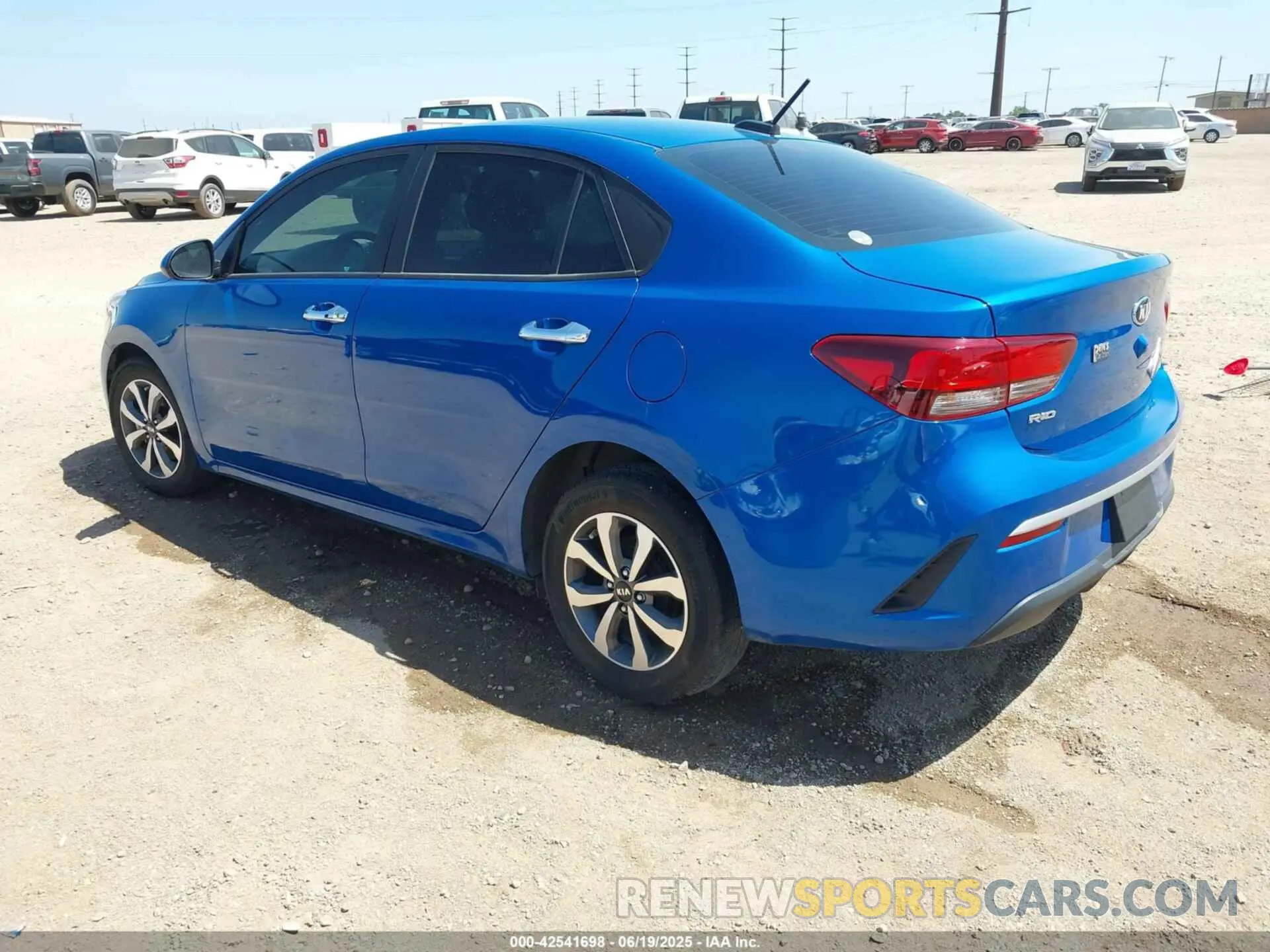3 fotografías del automóvil dañado 3KPA24AD1ME426462 KIA RIO 2021