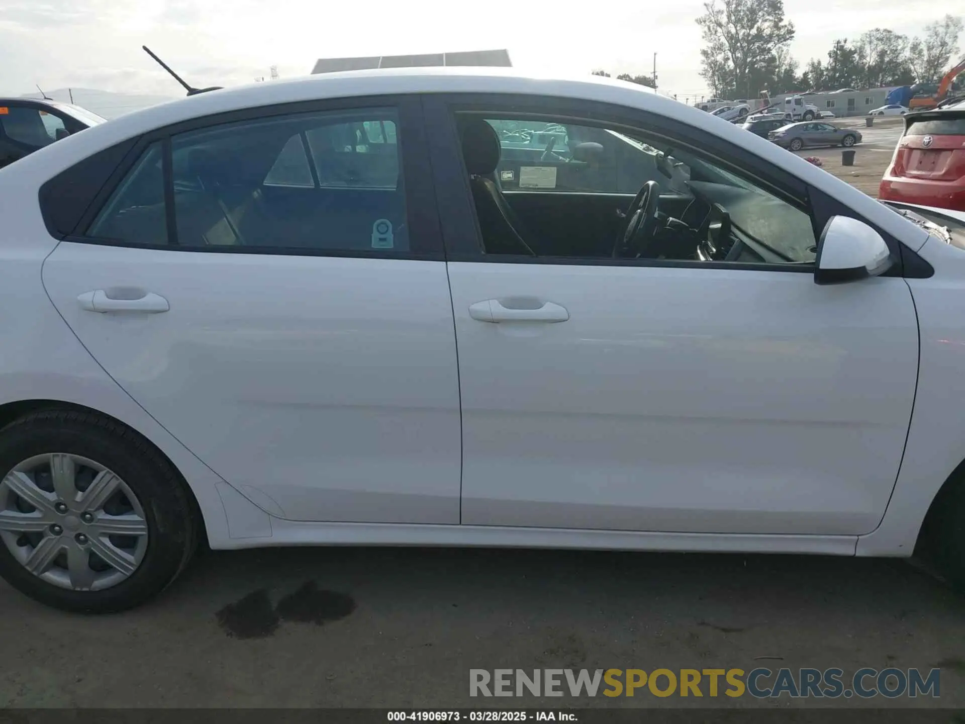 14 fotografías del automóvil dañado 3KPA24AD2ME367504 KIA RIO 2021