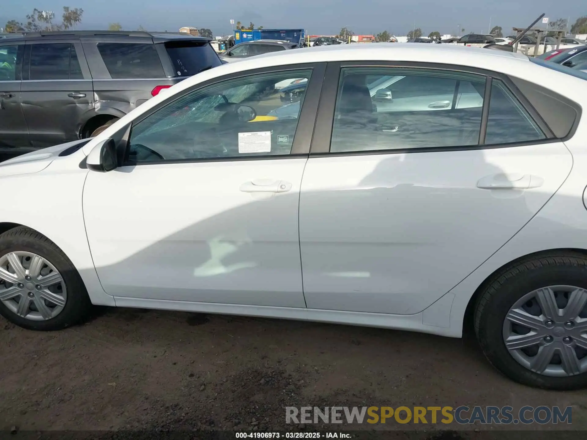 15 fotografías del automóvil dañado 3KPA24AD2ME367504 KIA RIO 2021