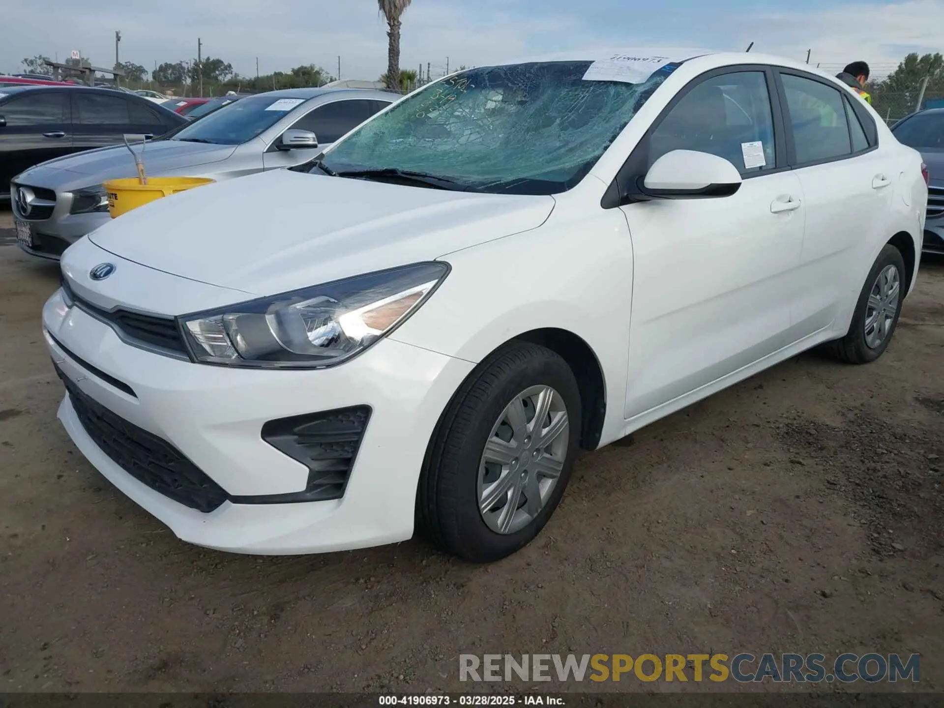 2 fotografías del automóvil dañado 3KPA24AD2ME367504 KIA RIO 2021
