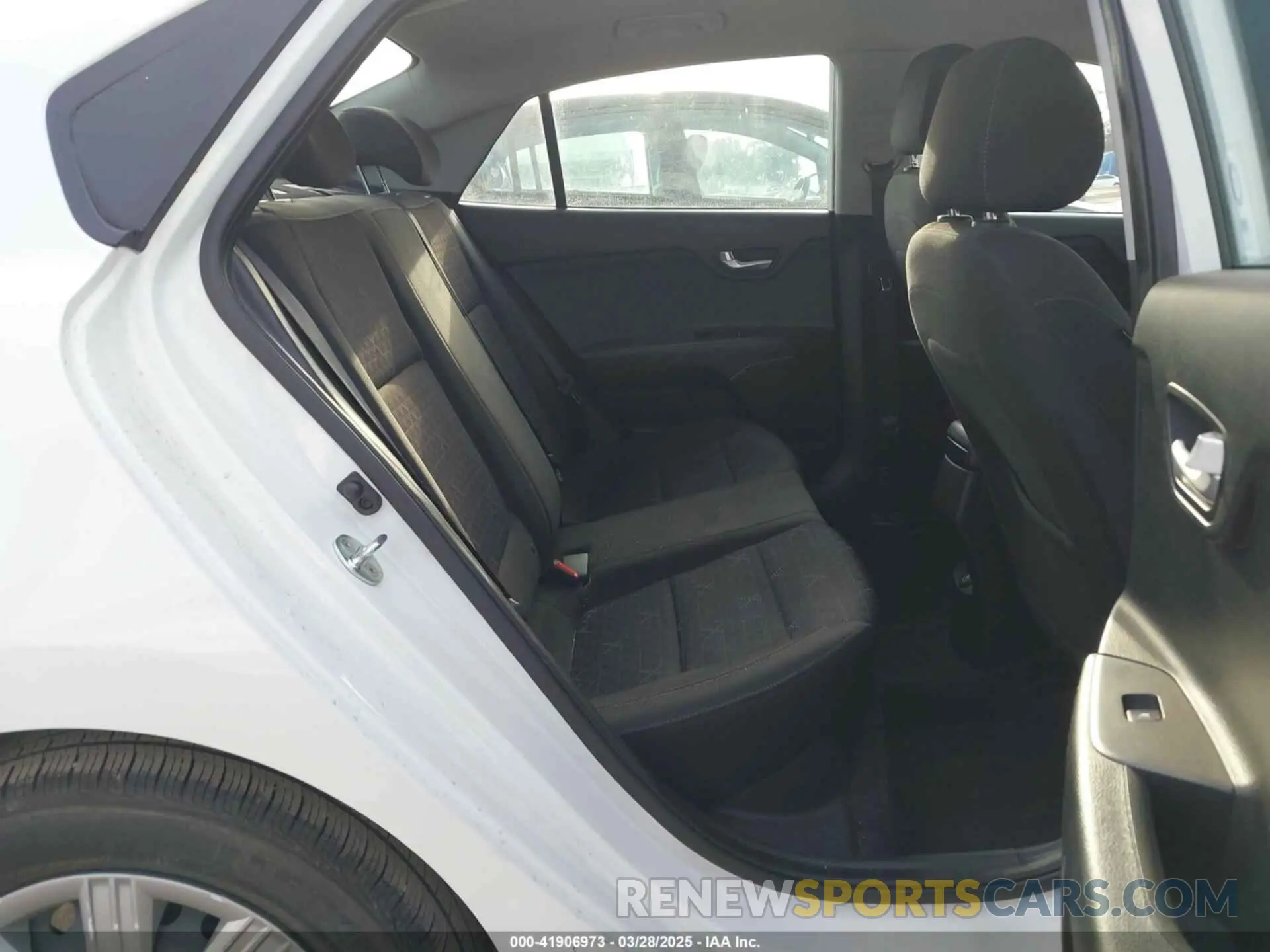 8 fotografías del automóvil dañado 3KPA24AD2ME367504 KIA RIO 2021