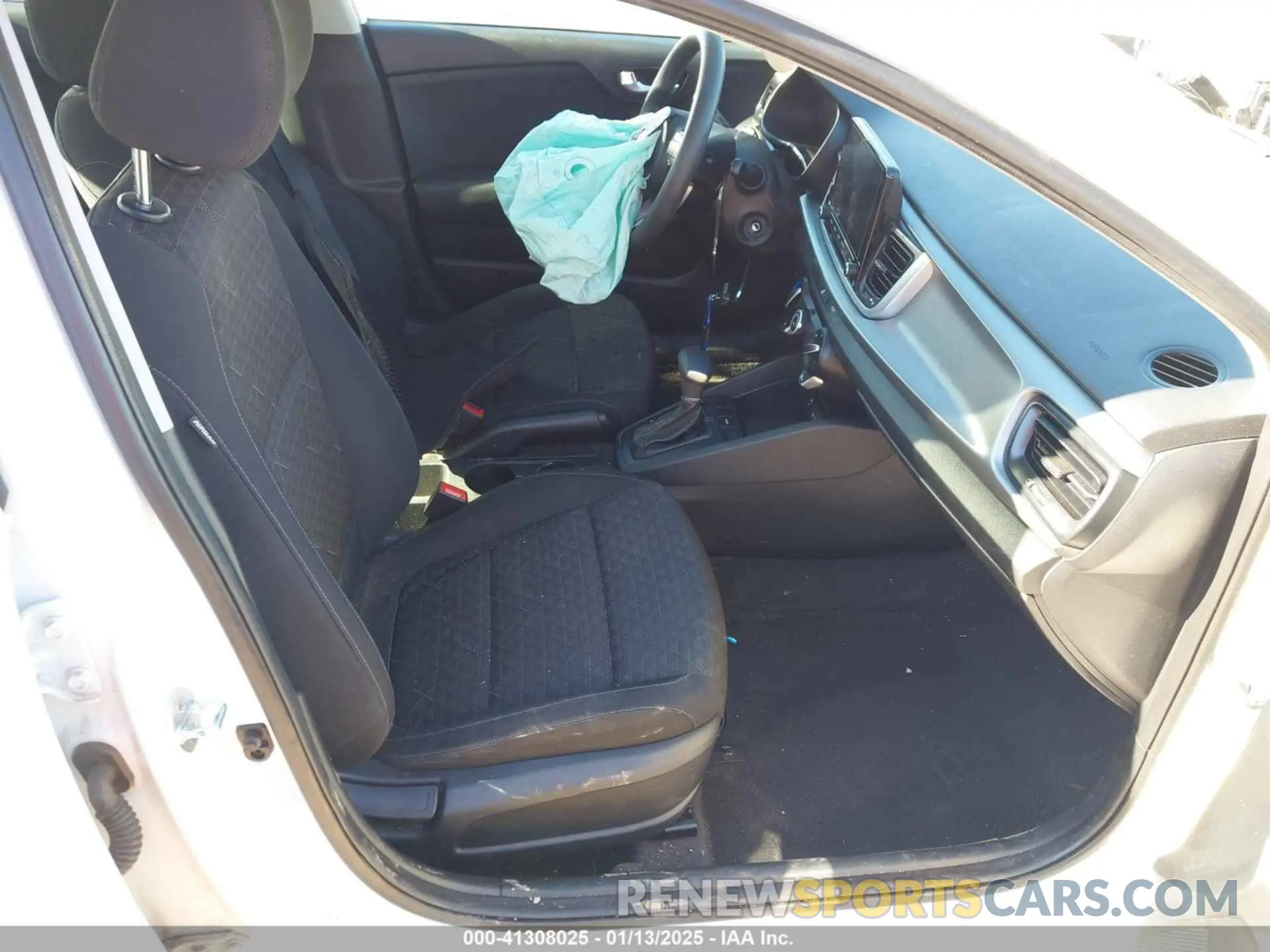 5 fotografías del automóvil dañado 3KPA24AD2ME392144 KIA RIO 2021