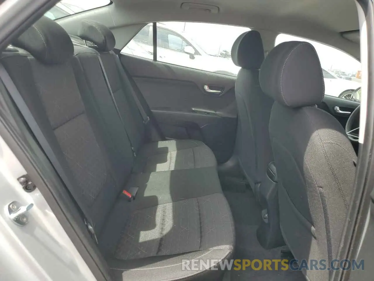 10 fotografías del automóvil dañado 3KPA24AD4ME386295 KIA RIO 2021