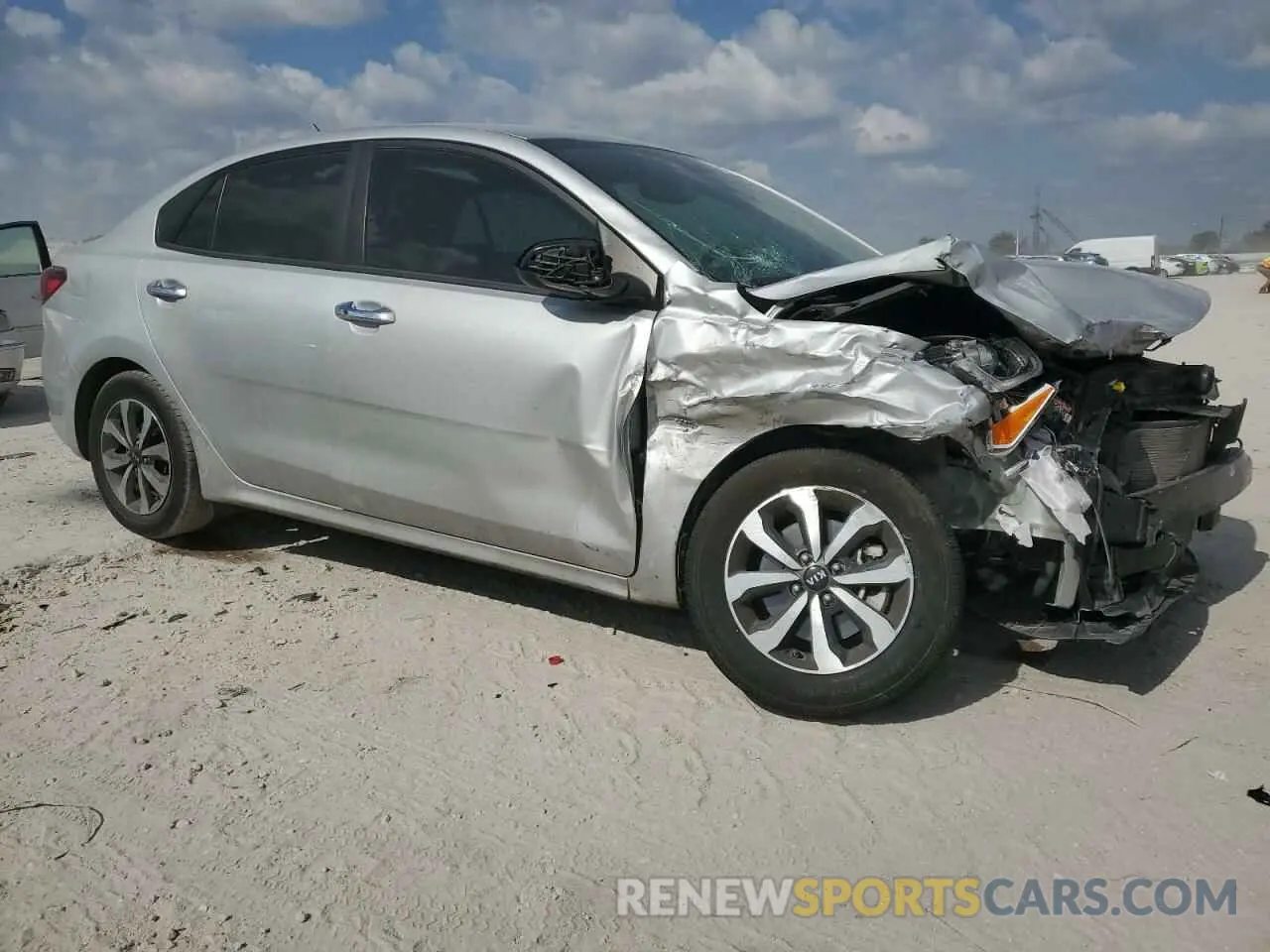 4 fotografías del automóvil dañado 3KPA24AD4ME424429 KIA RIO 2021