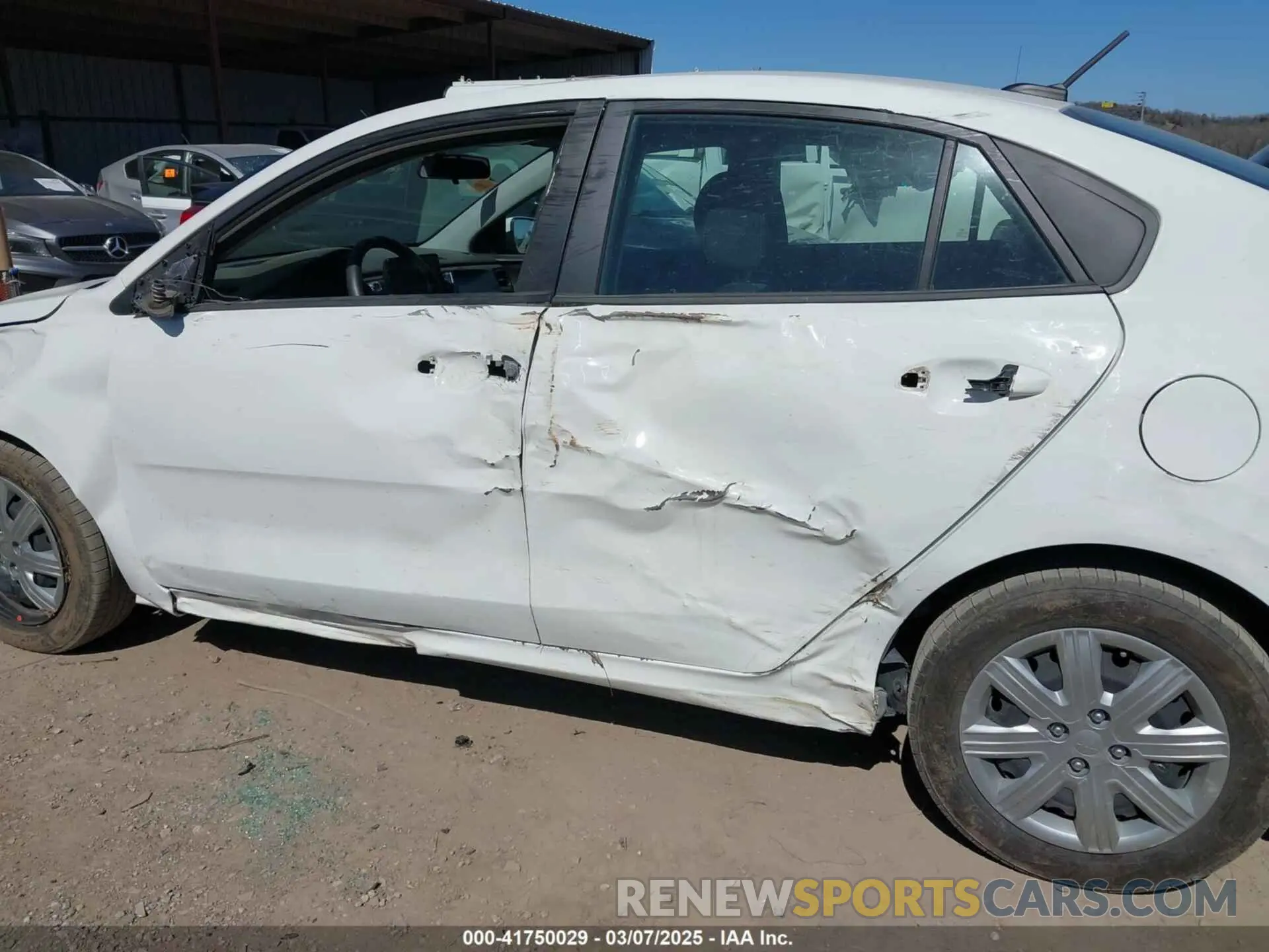 15 fotografías del automóvil dañado 3KPA24AD4ME430442 KIA RIO 2021