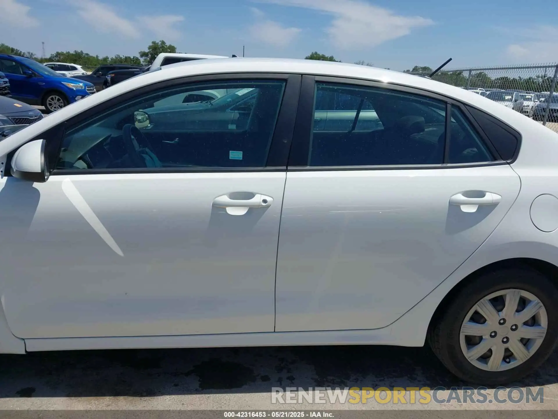 14 fotografías del automóvil dañado 3KPA24AD7ME406152 KIA RIO 2021