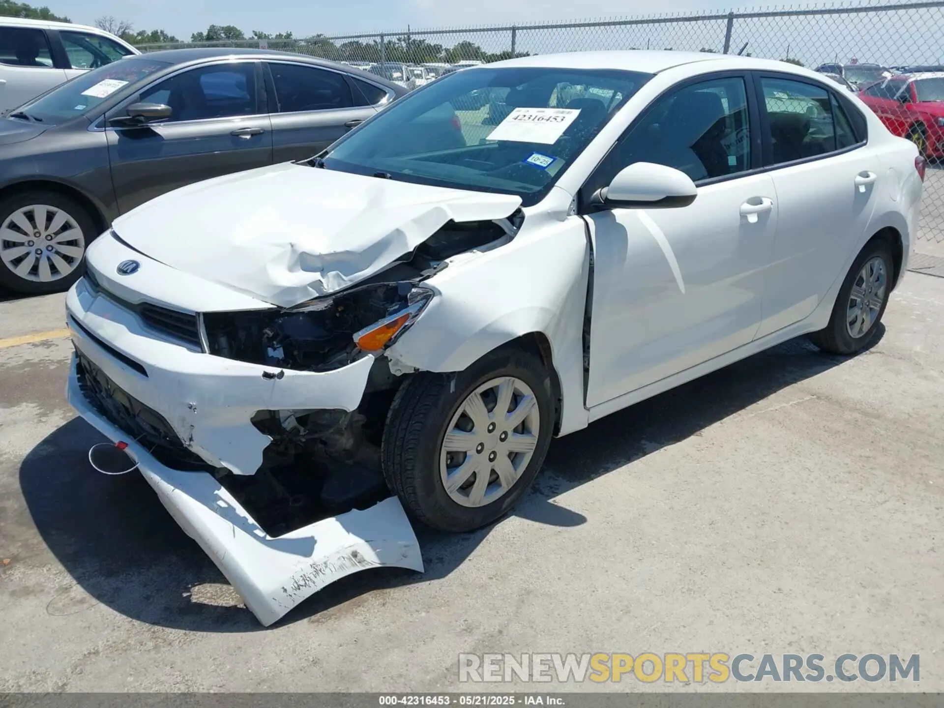 2 fotografías del automóvil dañado 3KPA24AD7ME406152 KIA RIO 2021