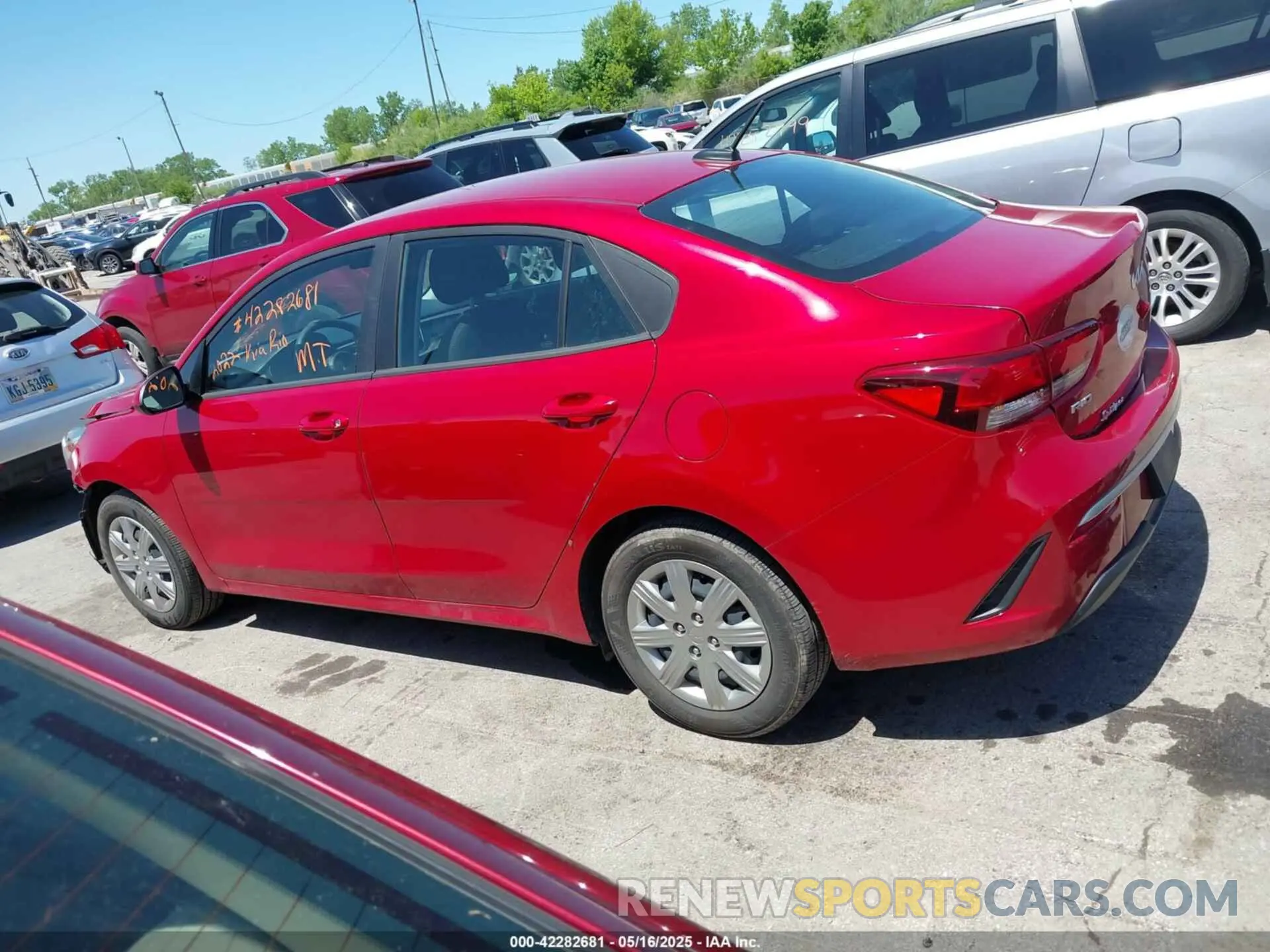 15 fotografías del automóvil dañado 3KPA24AD1NE432585 KIA RIO 2022