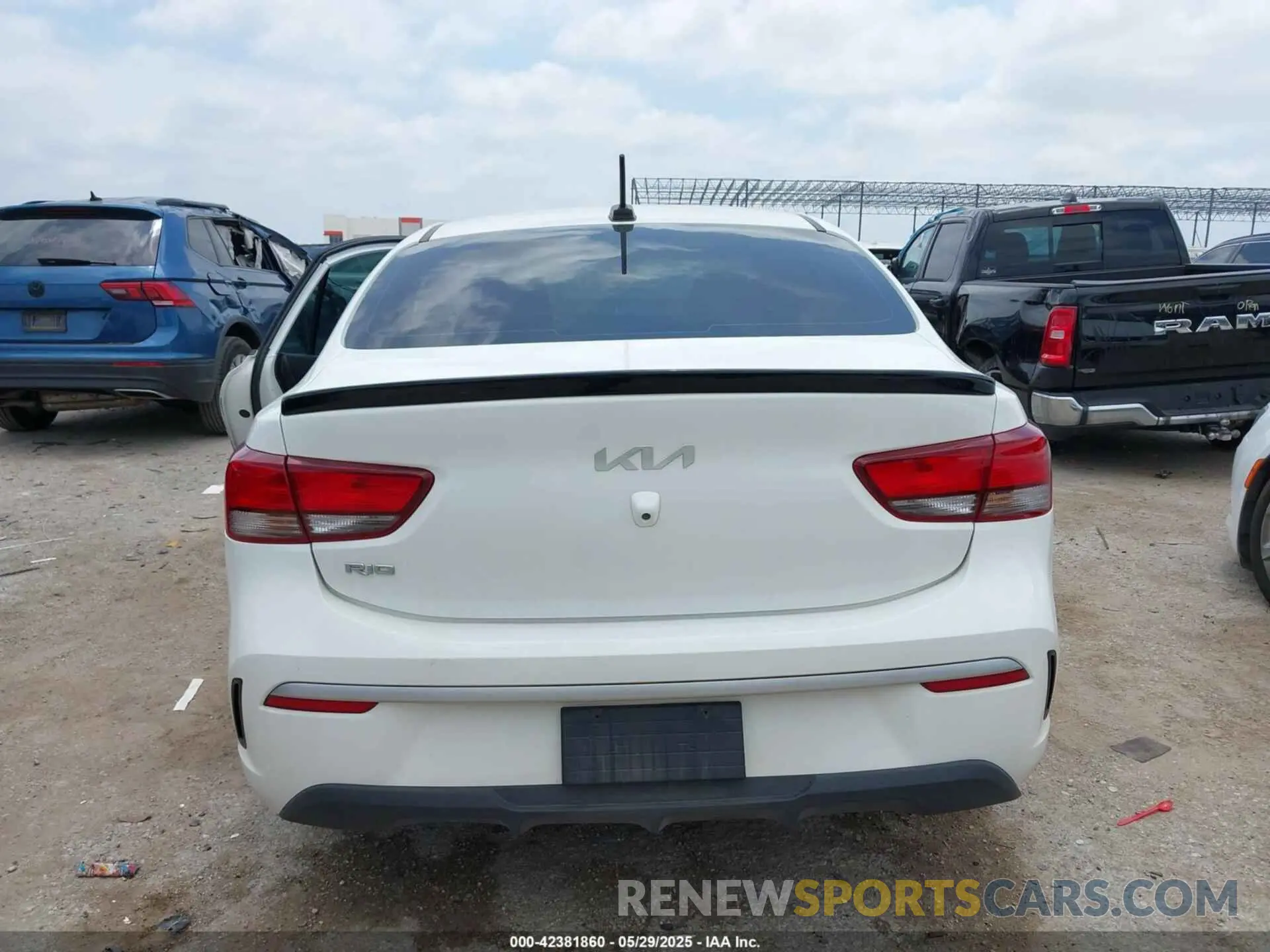 16 fotografías del automóvil dañado 3KPA24AD1NE484816 KIA RIO 2022