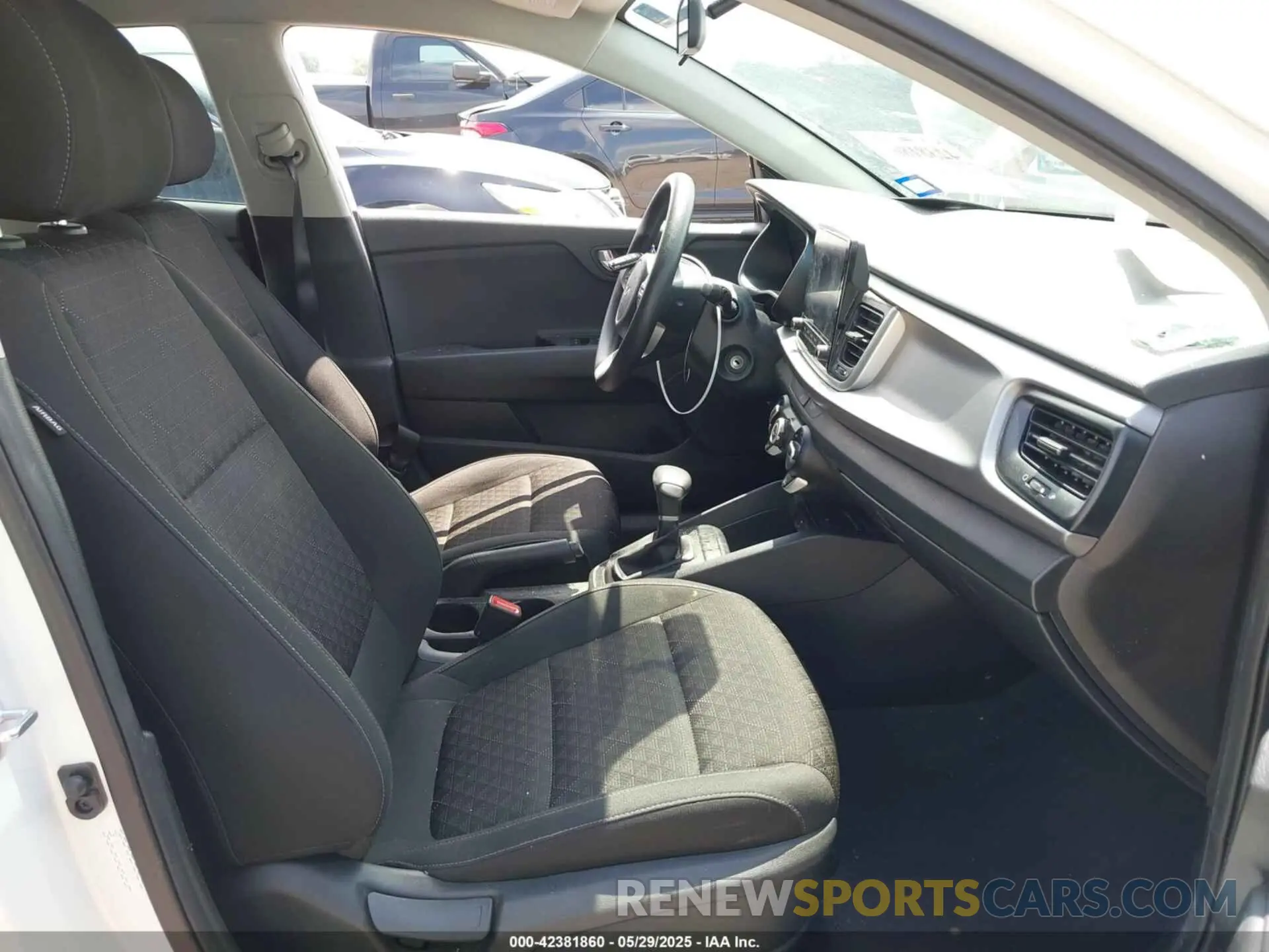 5 fotografías del automóvil dañado 3KPA24AD1NE484816 KIA RIO 2022