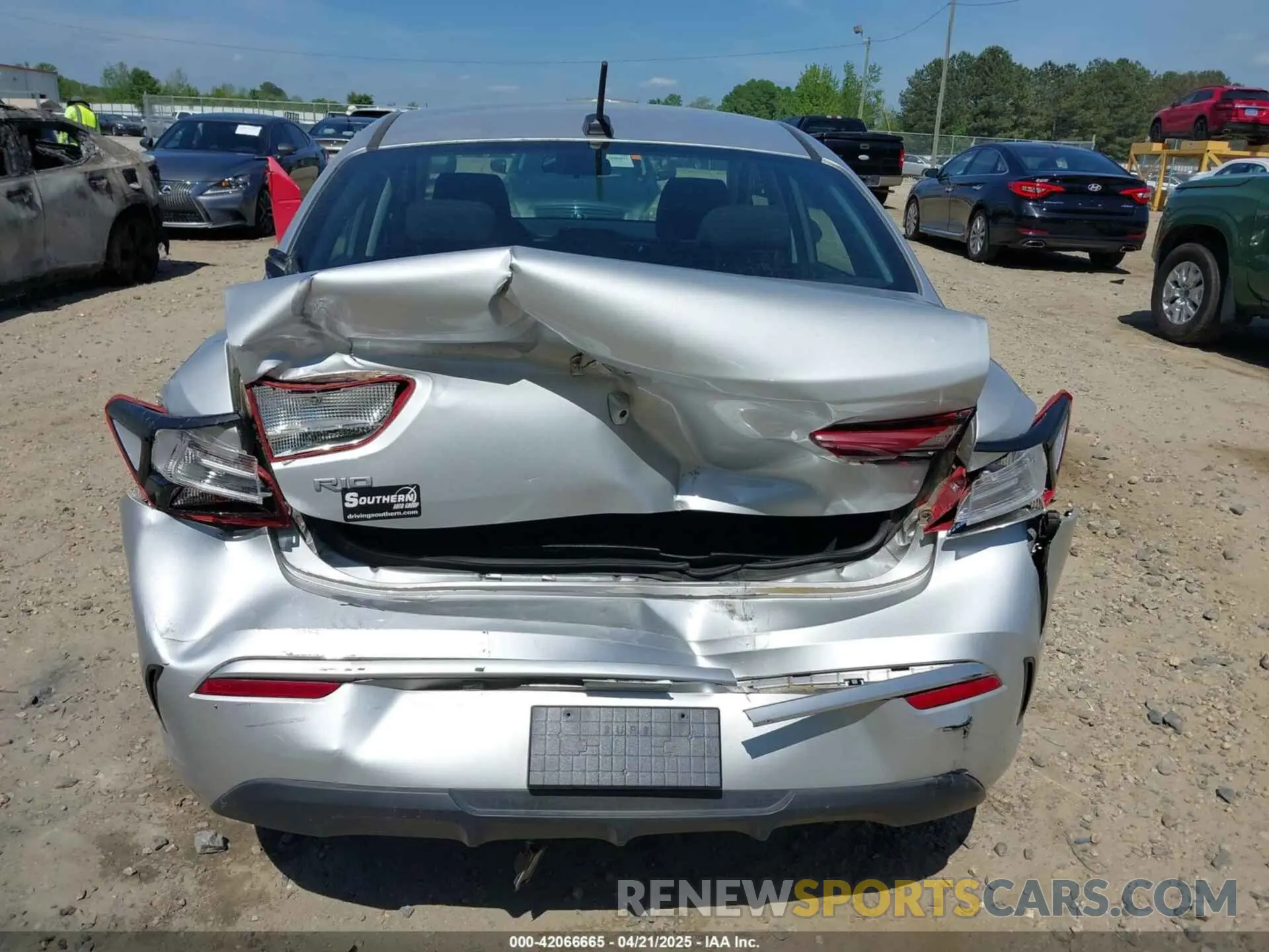 16 fotografías del automóvil dañado 3KPA24AD3NE487913 KIA RIO 2022