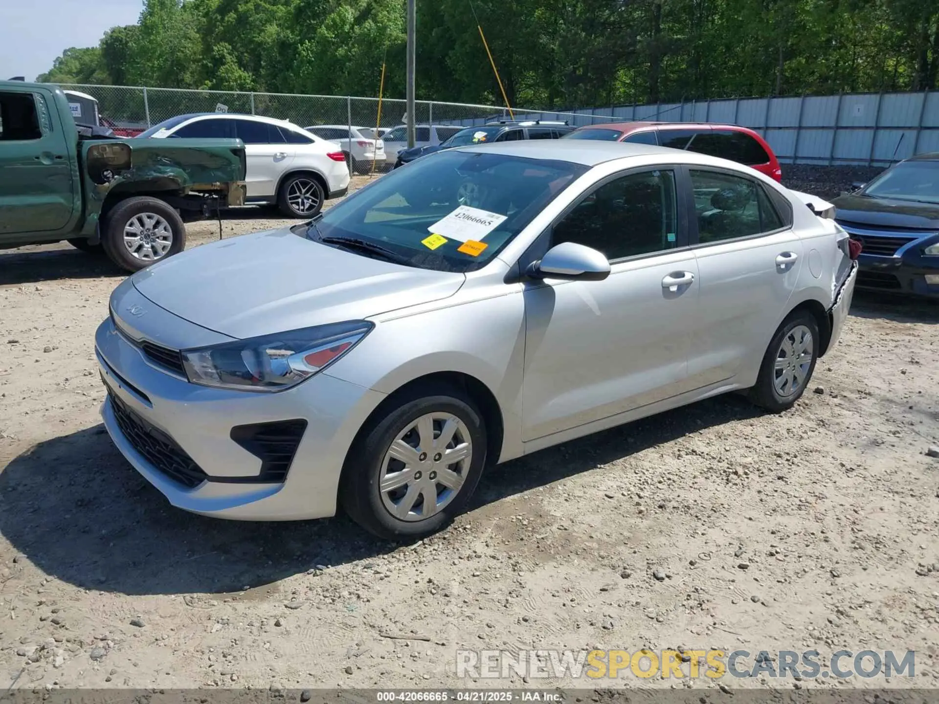 2 fotografías del automóvil dañado 3KPA24AD3NE487913 KIA RIO 2022