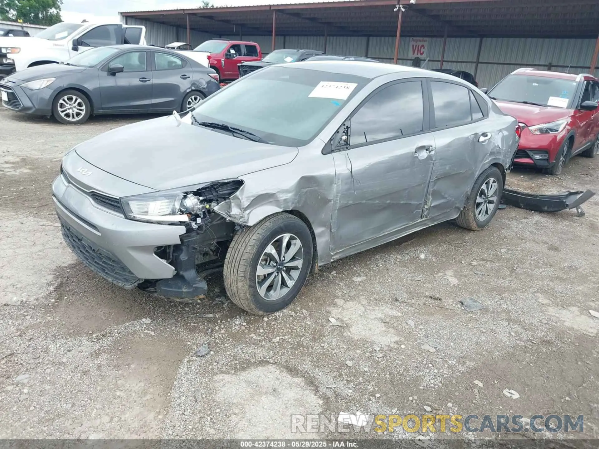 2 fotografías del automóvil dañado 3KPA24AD4NE481215 KIA RIO 2022