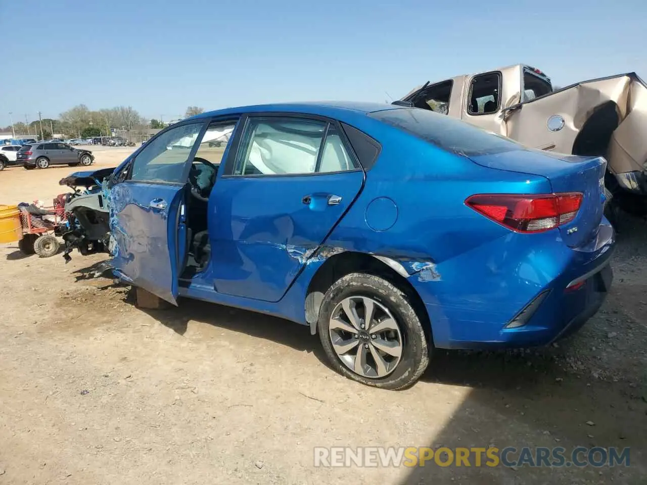 2 fotografías del automóvil dañado 3KPA24AD8NE469634 KIA RIO 2022