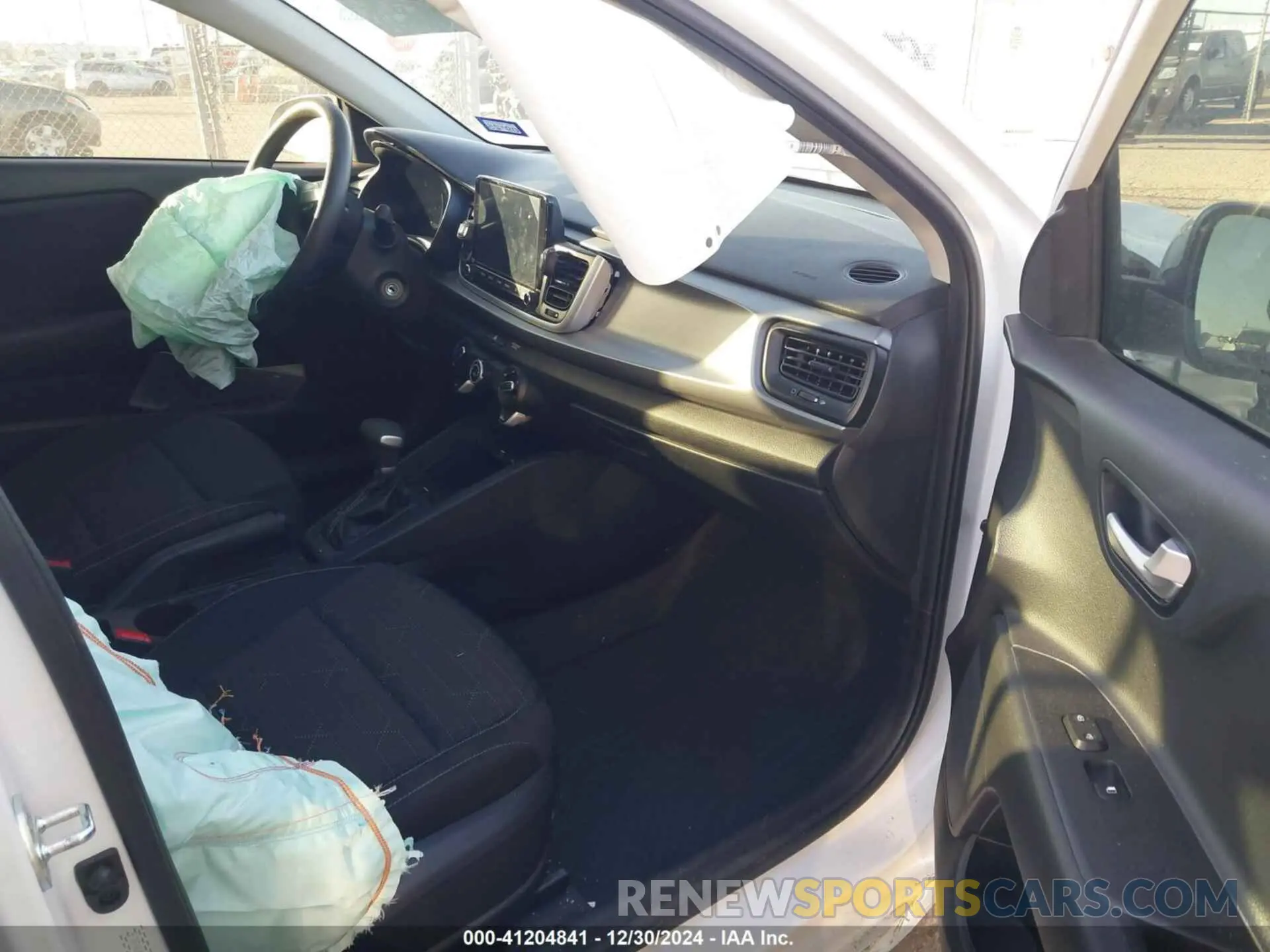 5 fotografías del automóvil dañado 3KPA24AD8NE496381 KIA RIO 2022