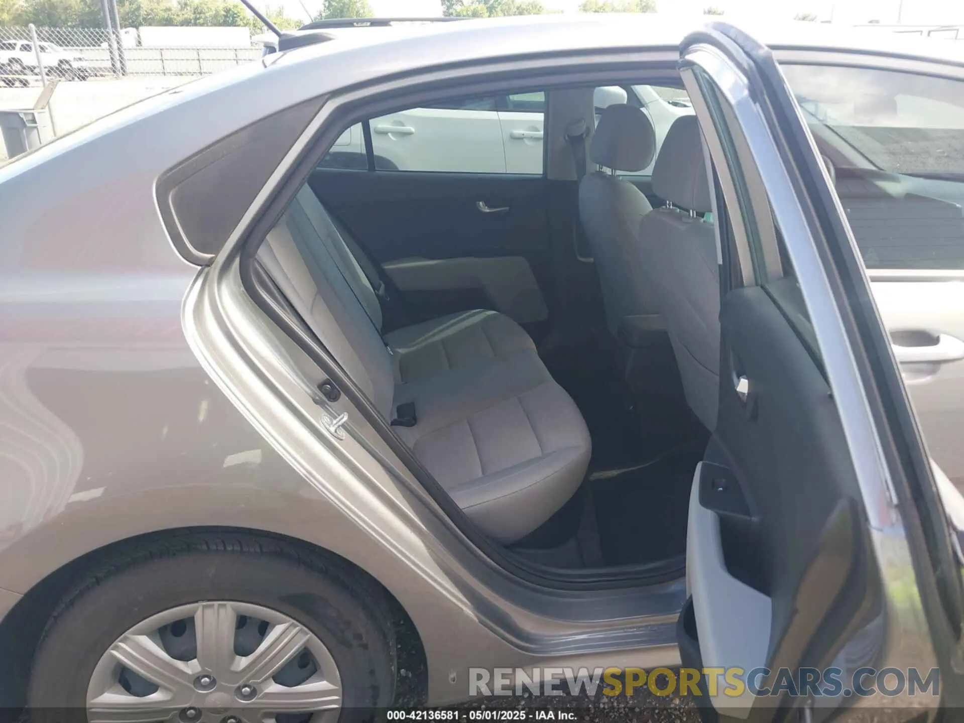 8 fotografías del automóvil dañado 3KPA24AD9NE488029 KIA RIO 2022