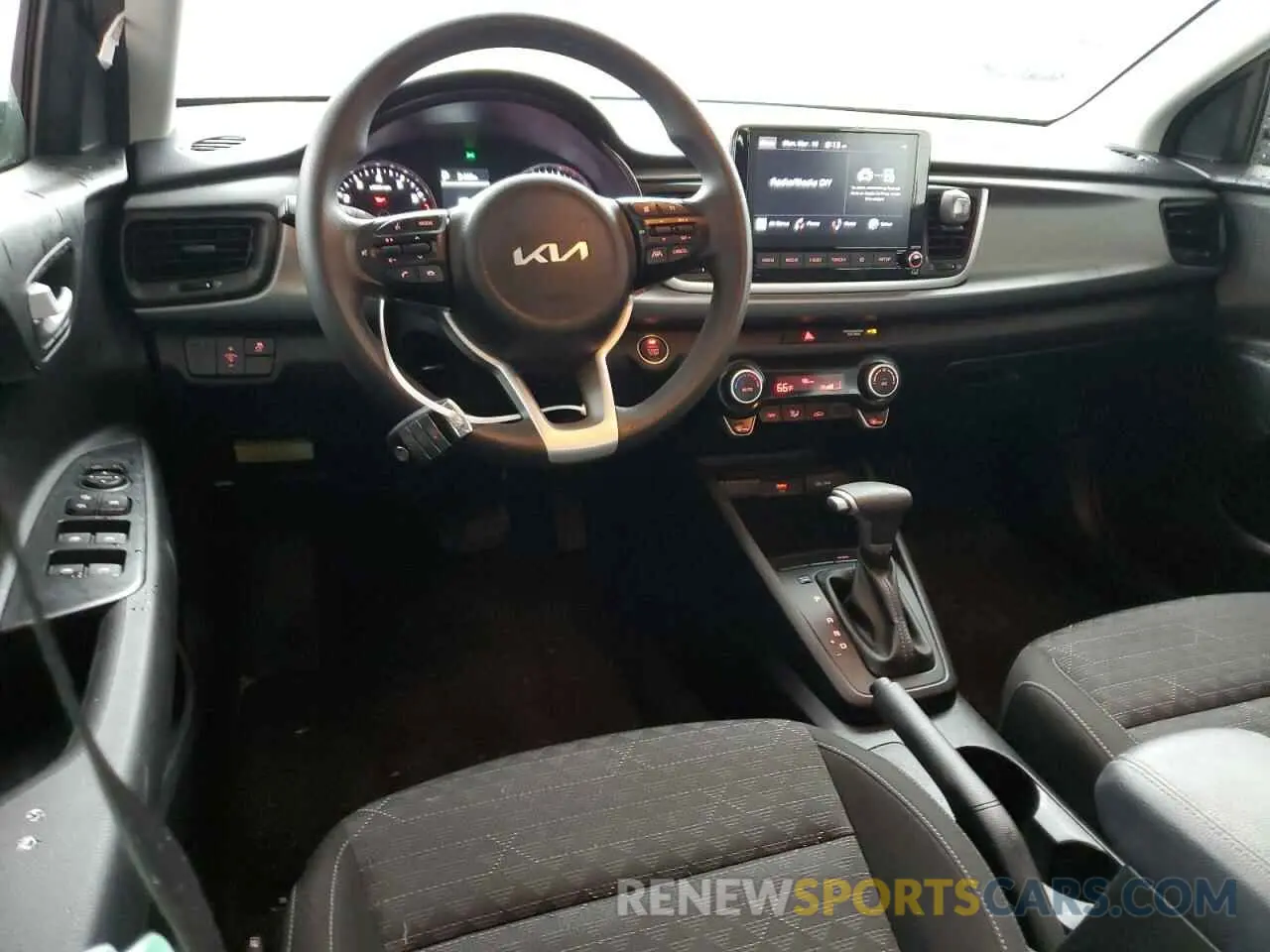 8 fotografías del automóvil dañado 3KPA25AD4NE443585 KIA RIO 2022