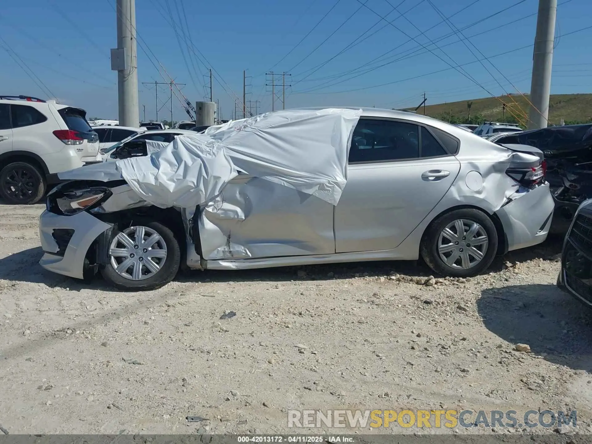 14 fotografías del automóvil dañado 3KPA24AD0PE521437 KIA RIO 2023