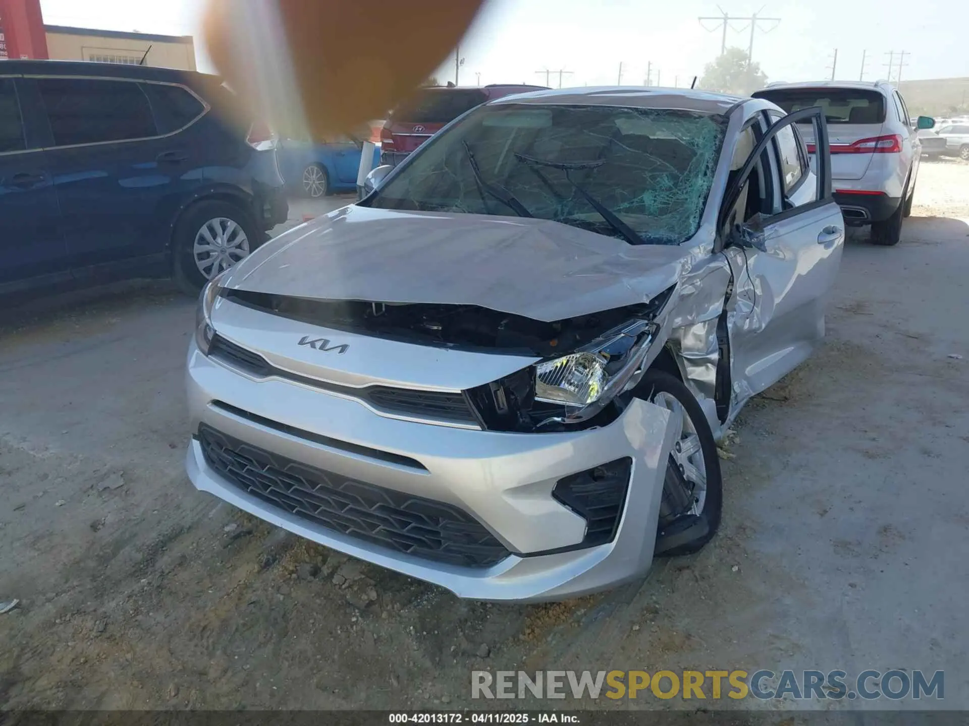 2 fotografías del automóvil dañado 3KPA24AD0PE521437 KIA RIO 2023