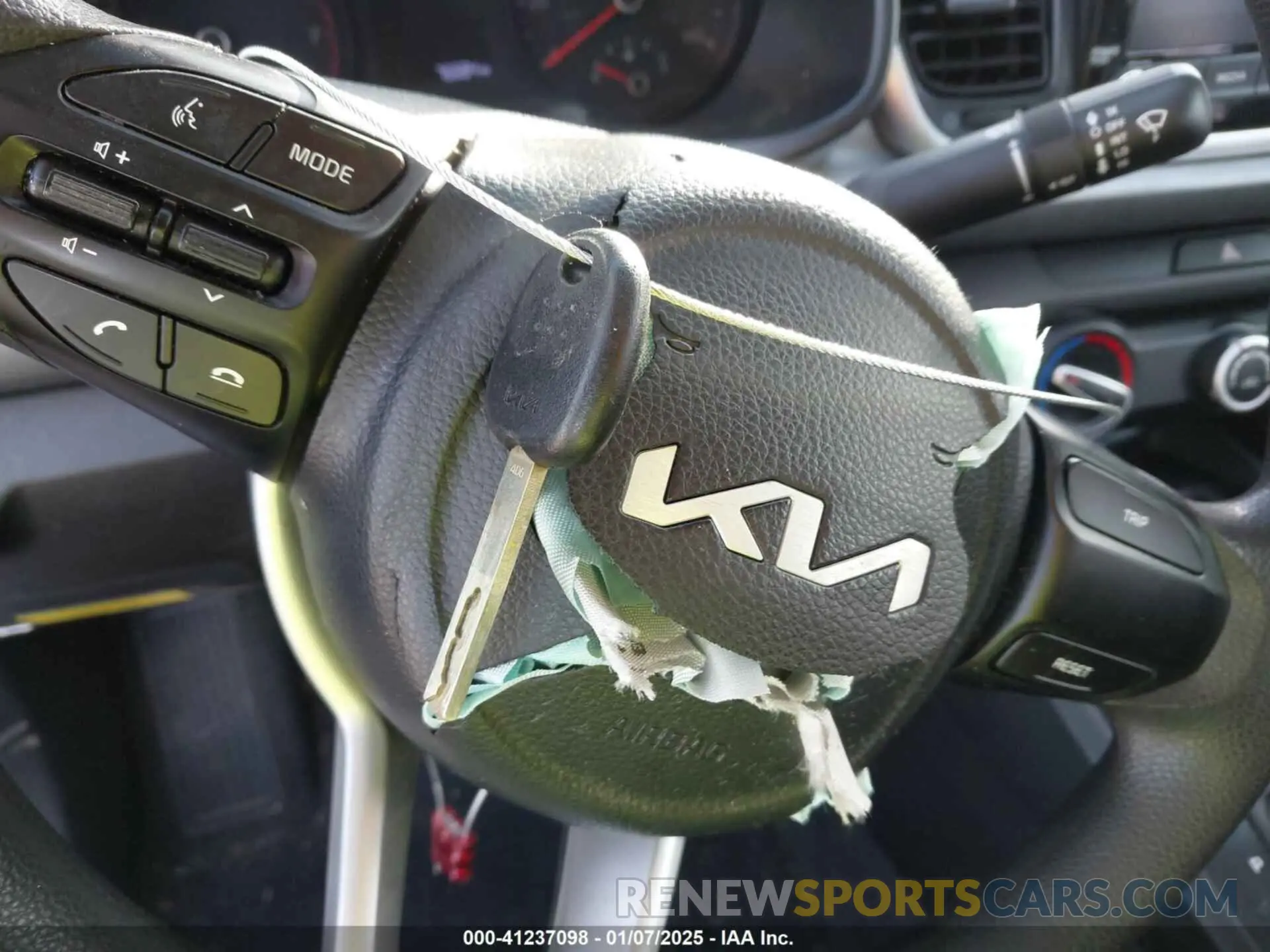 11 fotografías del automóvil dañado 3KPA24AD2PE573121 KIA RIO 2023