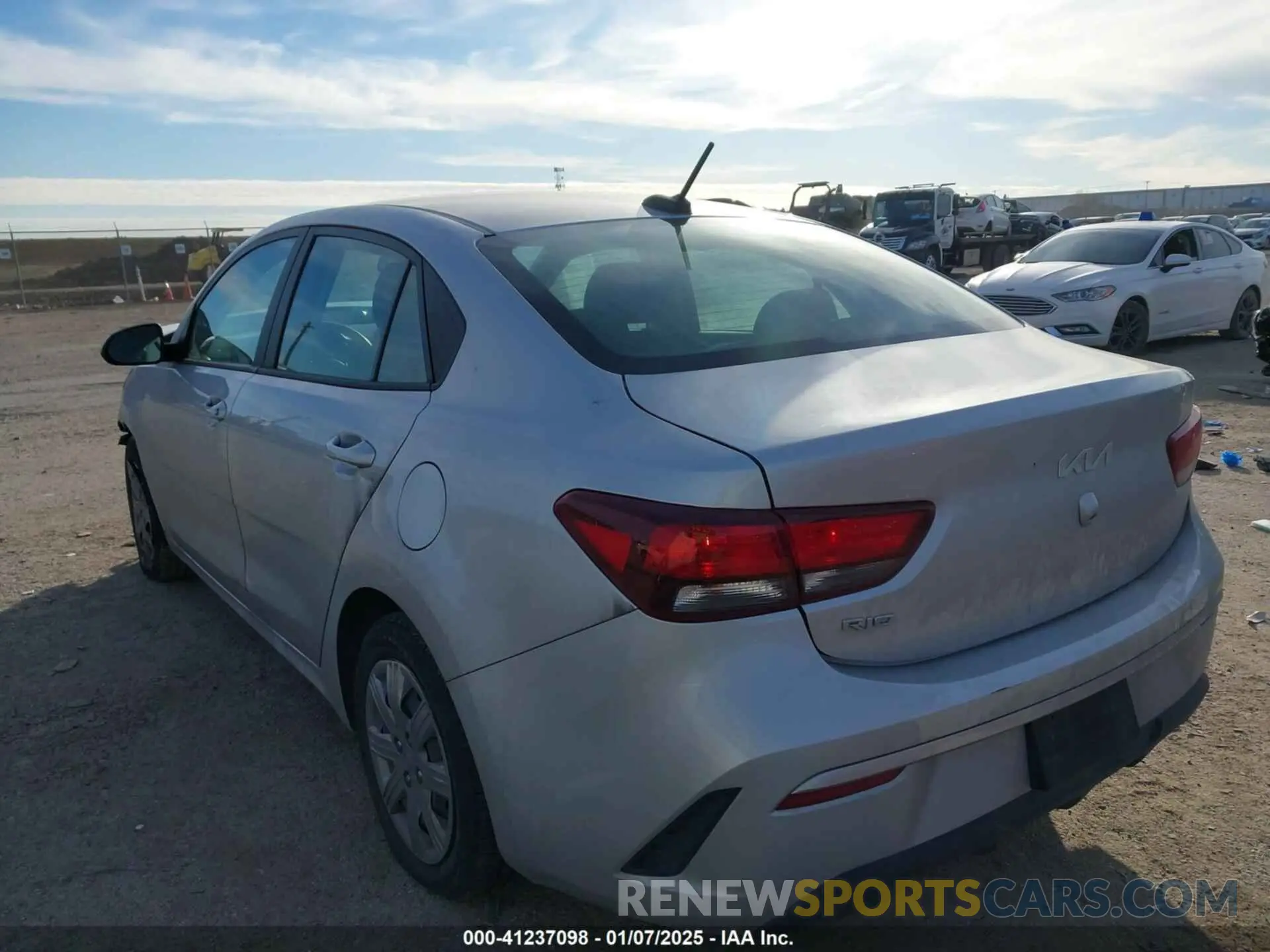 3 fotografías del automóvil dañado 3KPA24AD2PE573121 KIA RIO 2023