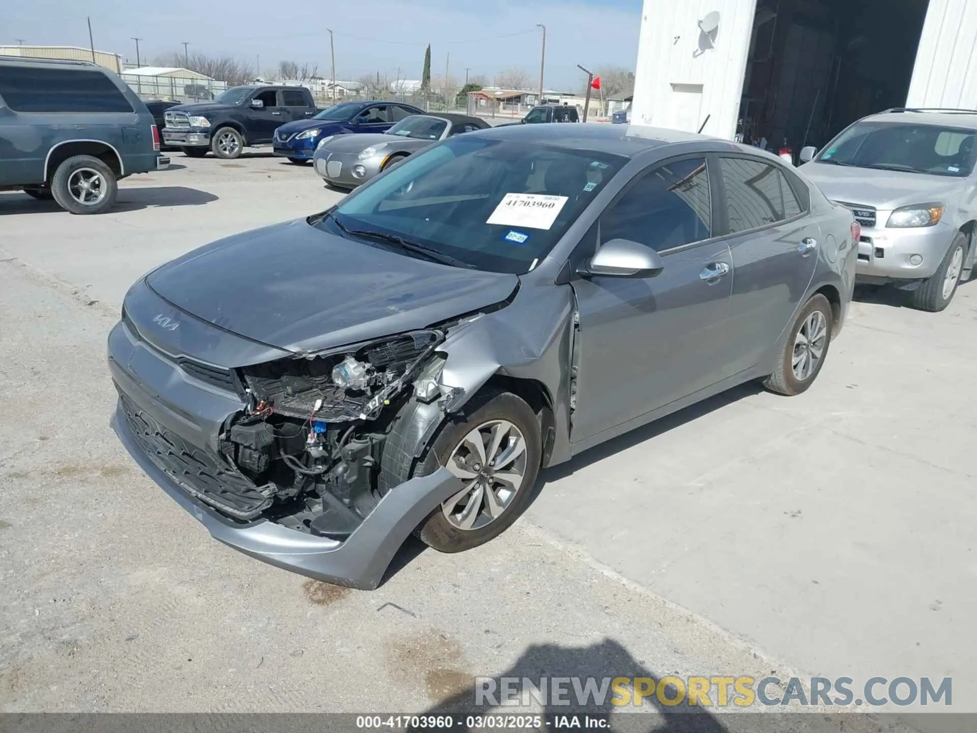 2 fotografías del automóvil dañado 3KPA24AD3PE592647 KIA RIO 2023