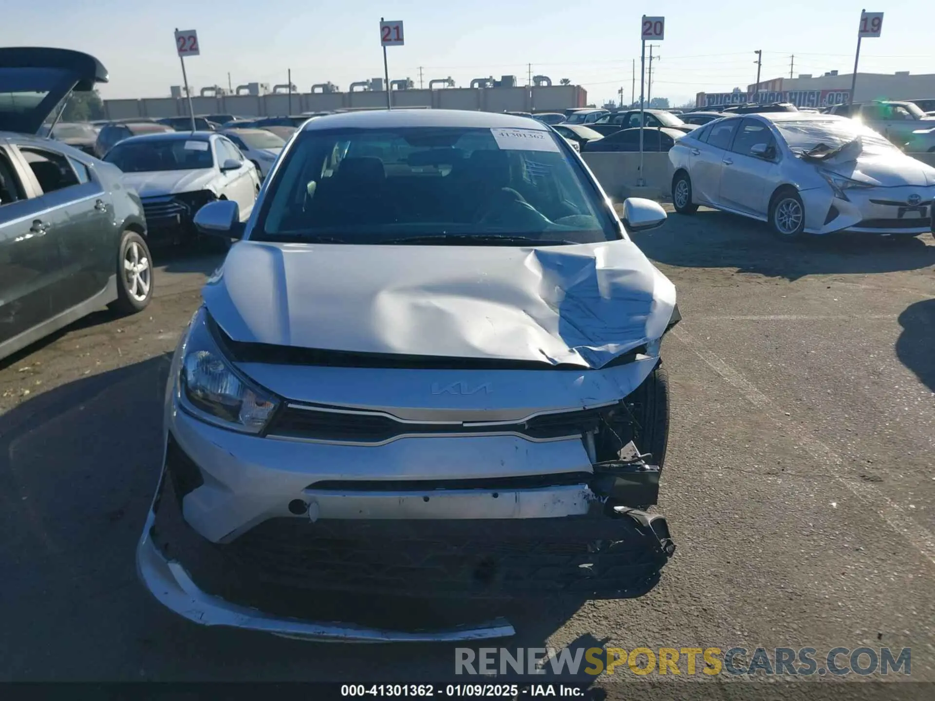 12 fotografías del automóvil dañado 3KPA24AD4PE518136 KIA RIO 2023