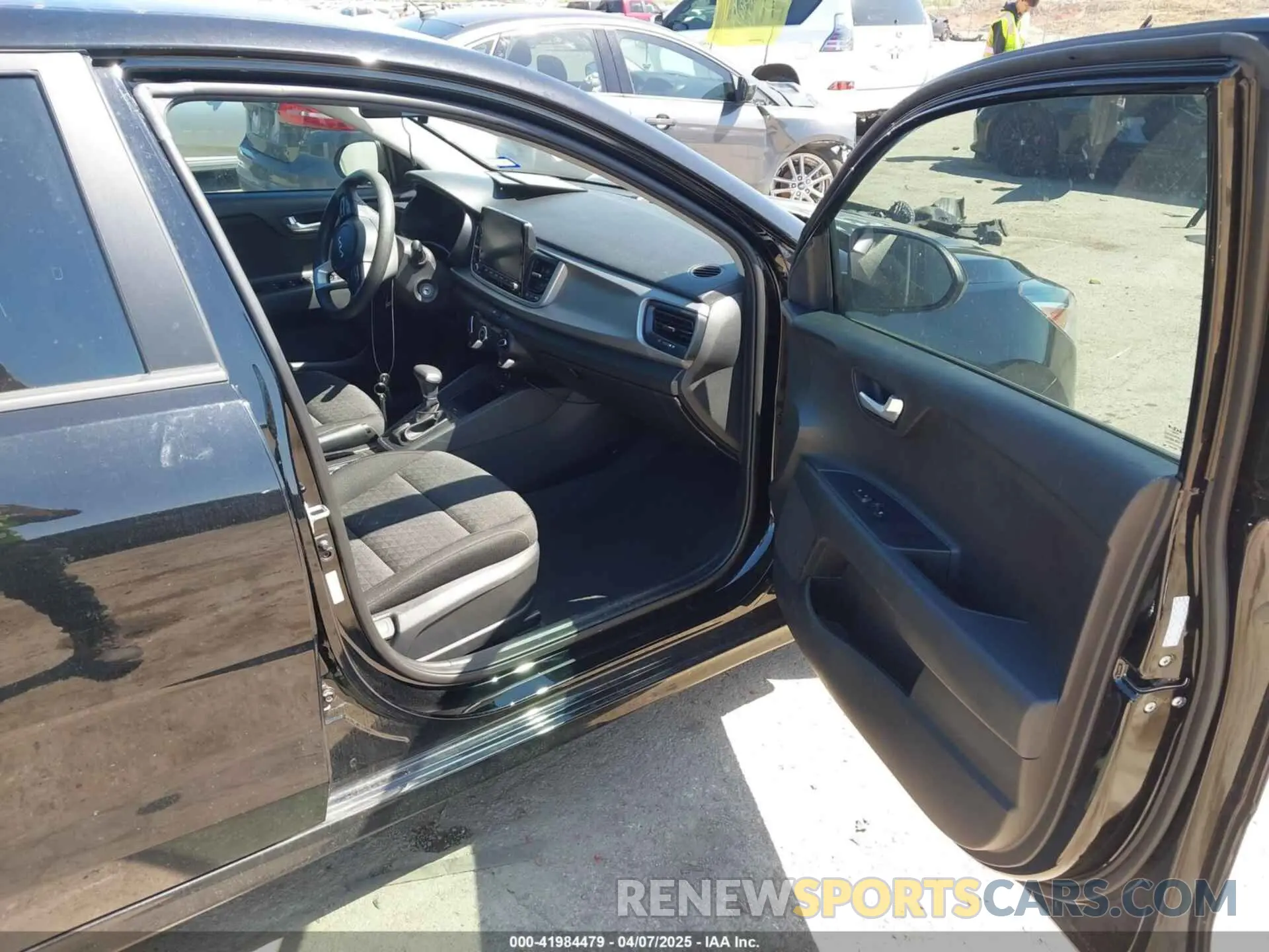 5 fotografías del automóvil dañado 3KPA24AD4PE578904 KIA RIO 2023