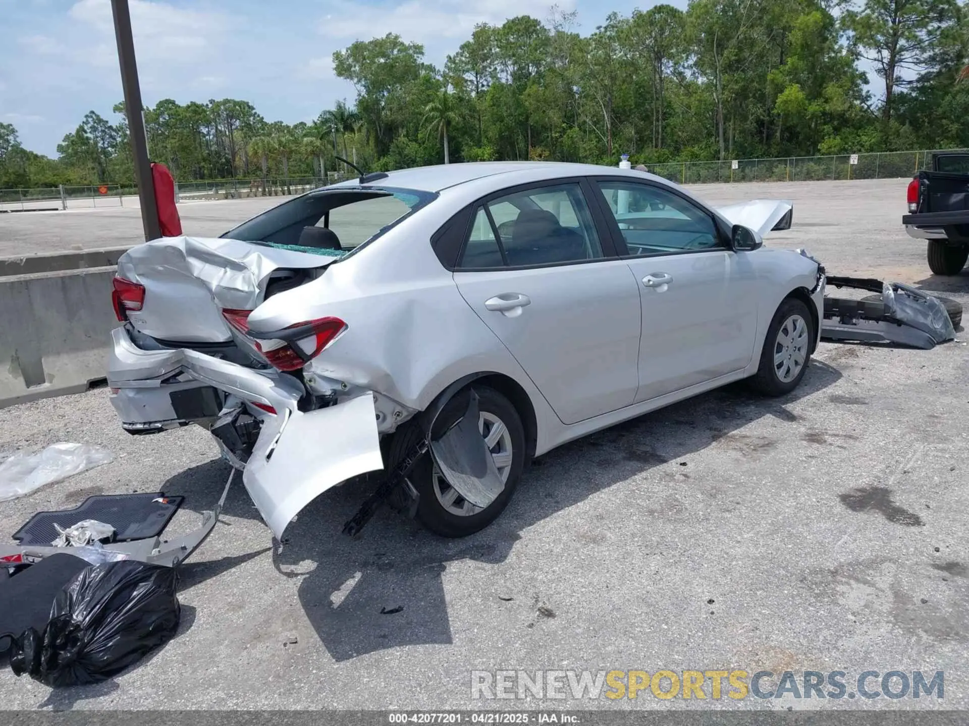 4 fotografías del automóvil dañado 3KPA24AD4PE604207 KIA RIO 2023