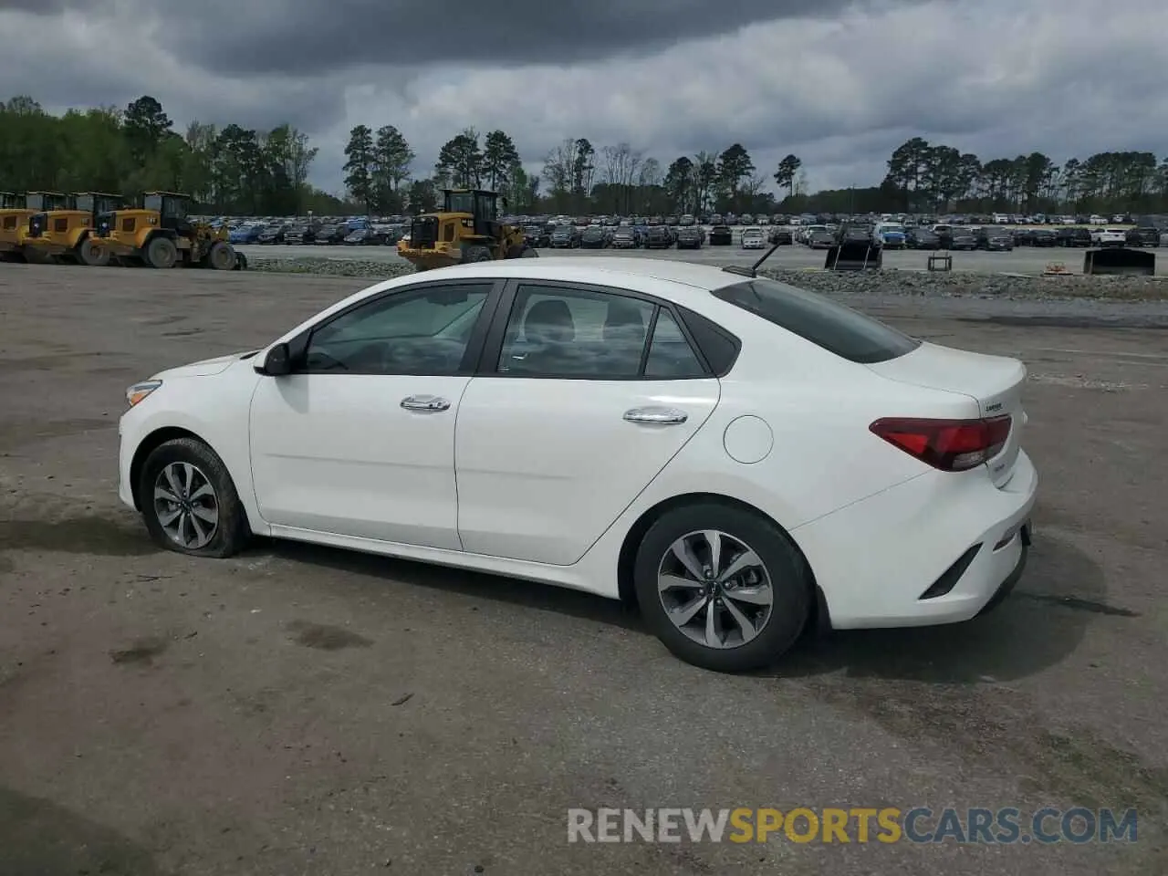 2 fotografías del automóvil dañado 3KPA24AD5PE520235 KIA RIO 2023