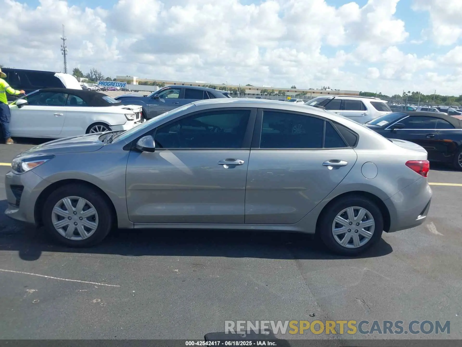 14 fotografías del automóvil dañado 3KPA24AD5PE565384 KIA RIO 2023