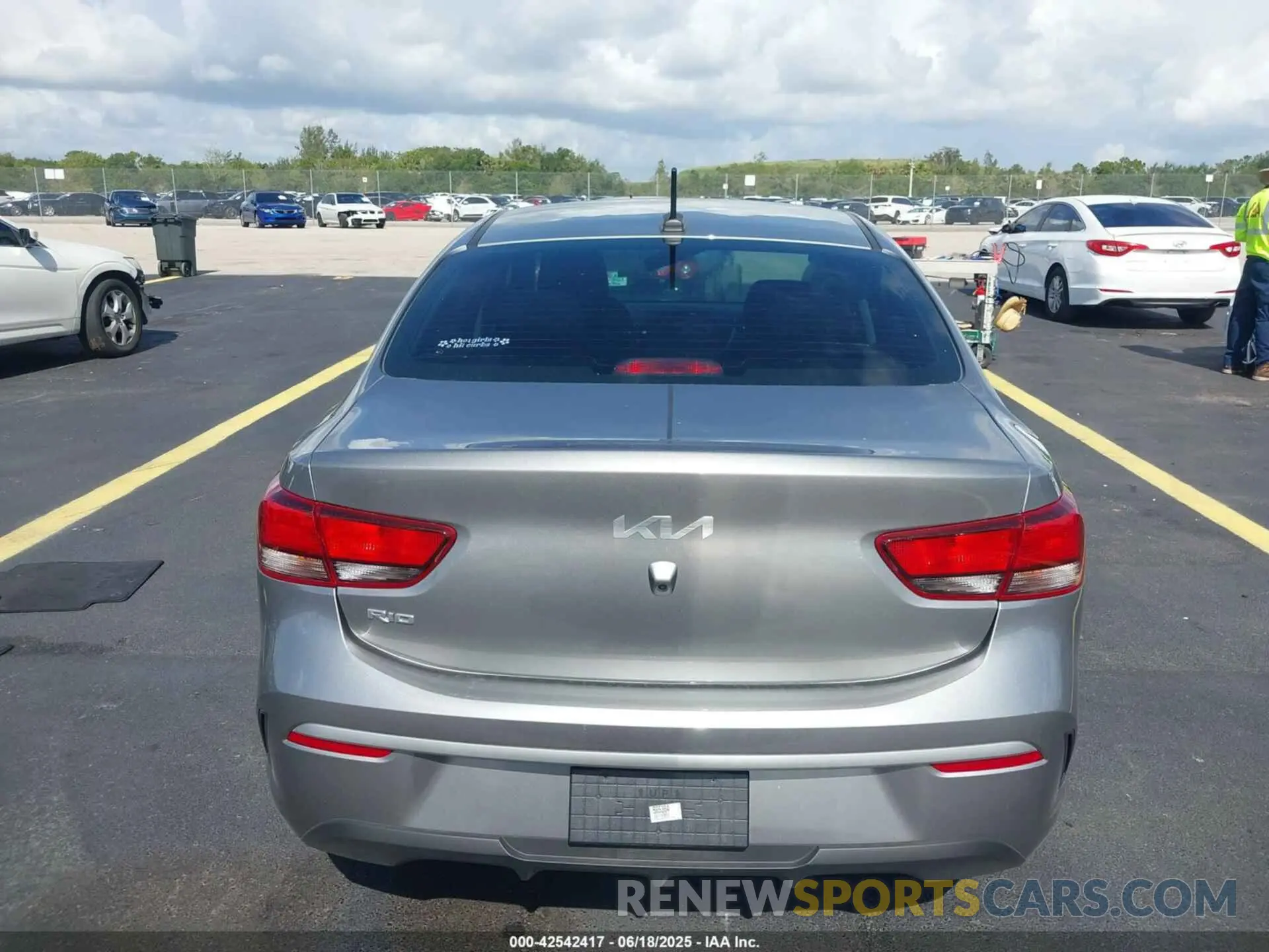 16 fotografías del automóvil dañado 3KPA24AD5PE565384 KIA RIO 2023