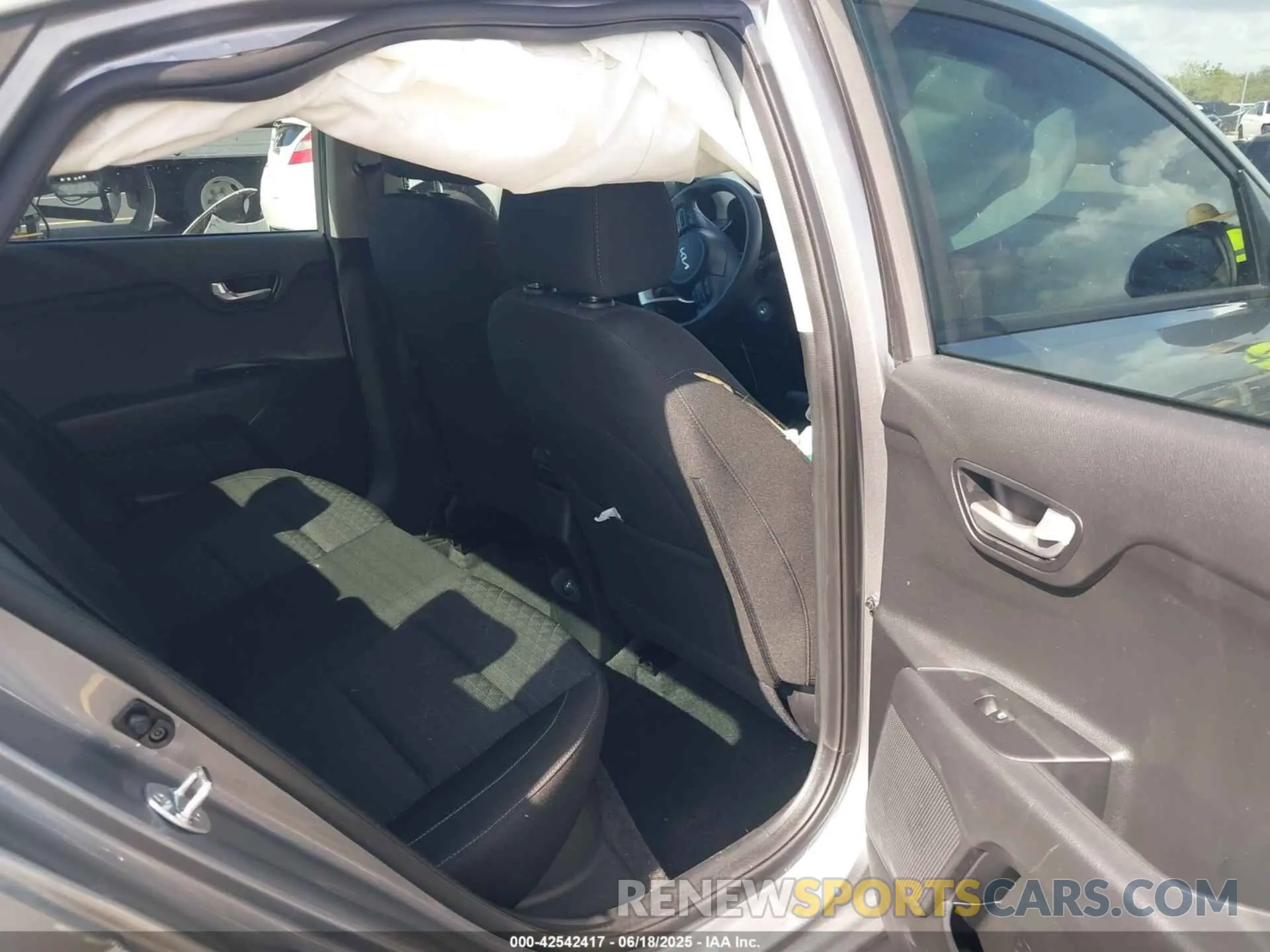 8 fotografías del automóvil dañado 3KPA24AD5PE565384 KIA RIO 2023