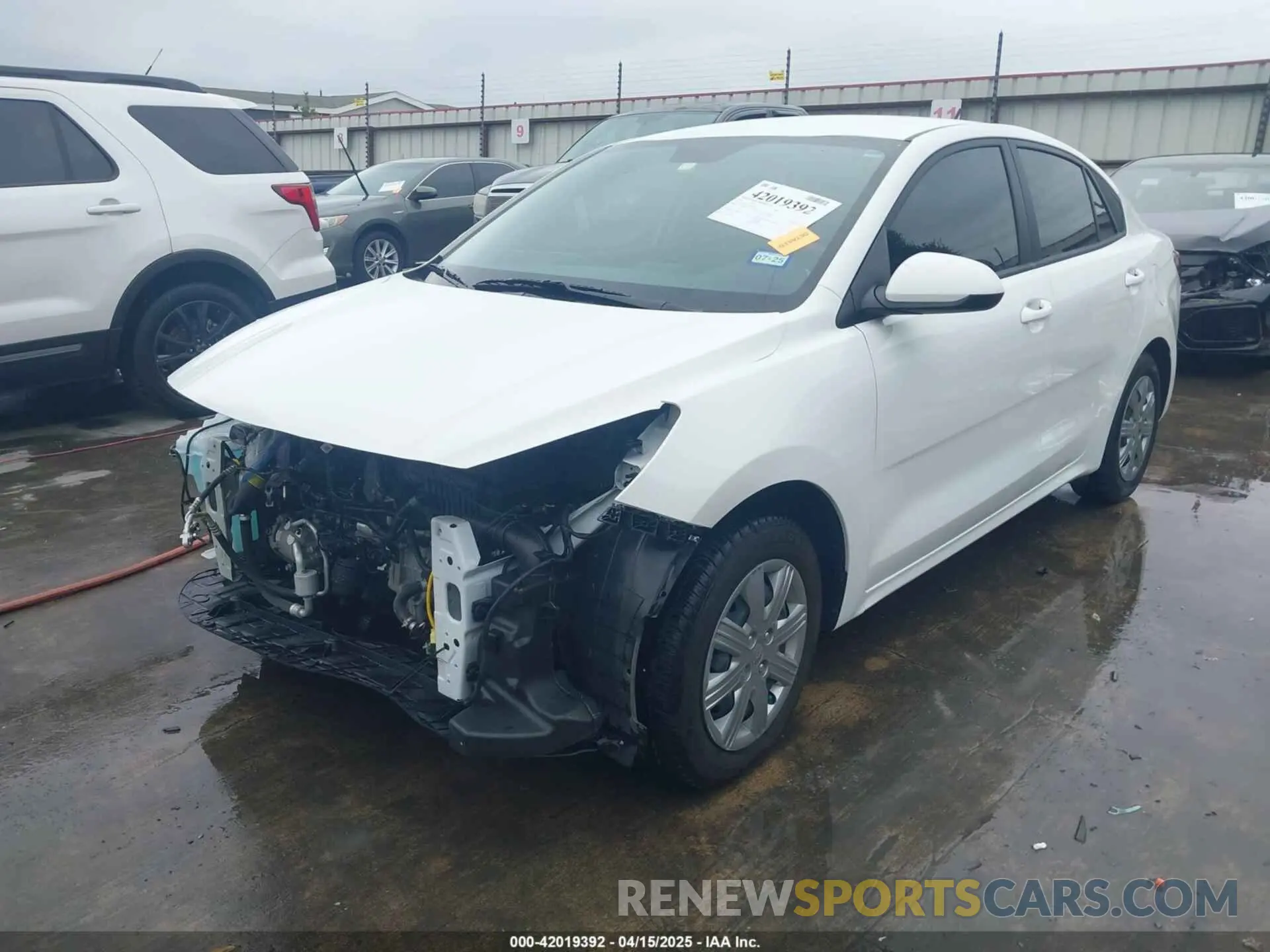 2 fotografías del automóvil dañado 3KPA24AD5PE588003 KIA RIO 2023
