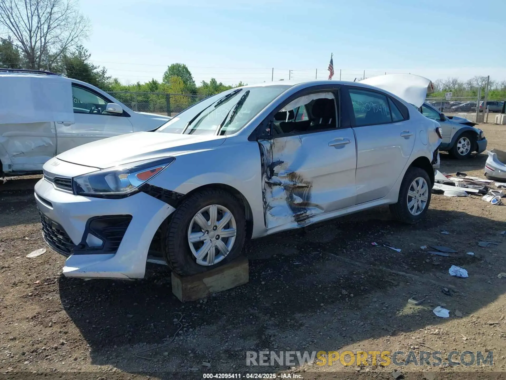 2 fotografías del automóvil dañado 3KPA24AD5PE627642 KIA RIO 2023