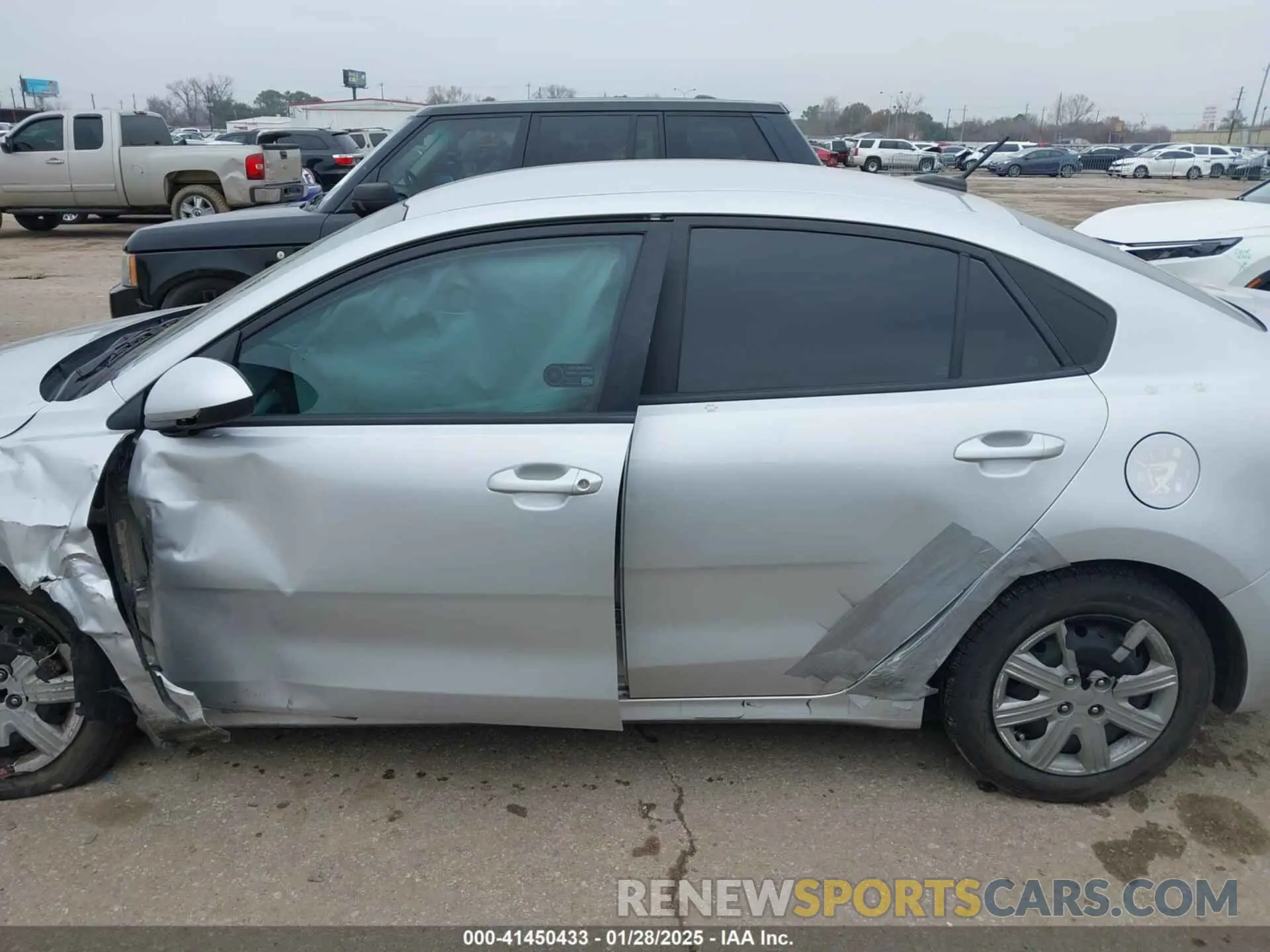 14 fotografías del automóvil dañado 3KPA24AD6PE575230 KIA RIO 2023