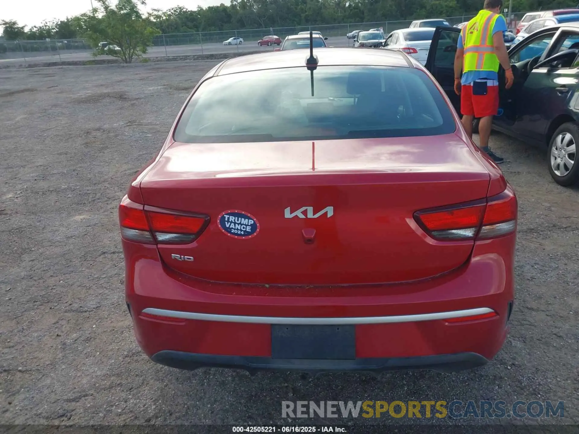 16 fotografías del automóvil dañado 3KPA24AD7PE617601 KIA RIO 2023