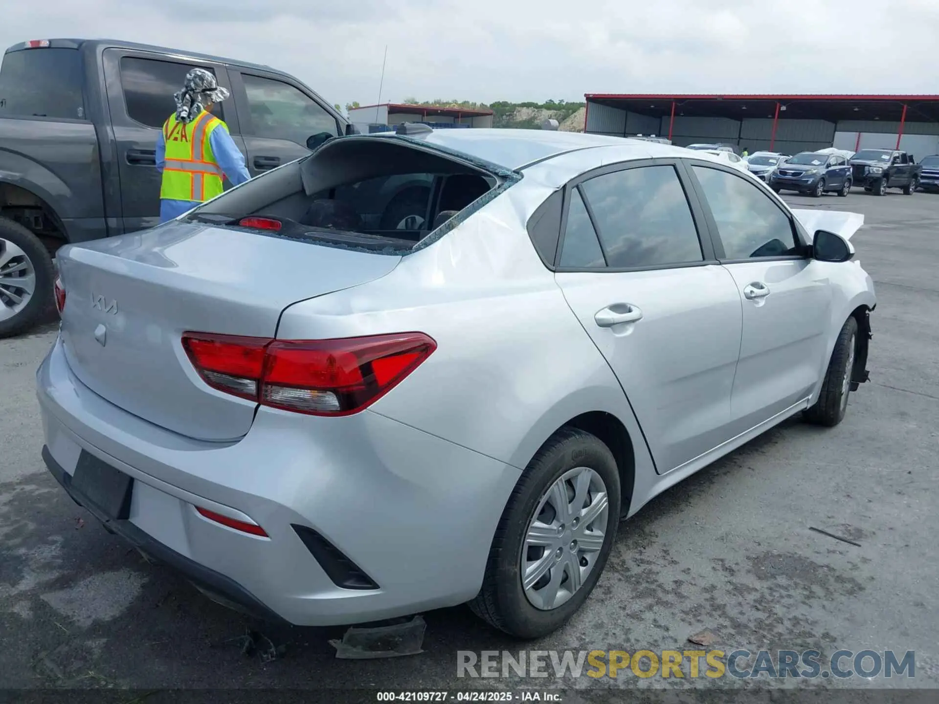 4 fotografías del automóvil dañado 3KPA24AD8PE530662 KIA RIO 2023