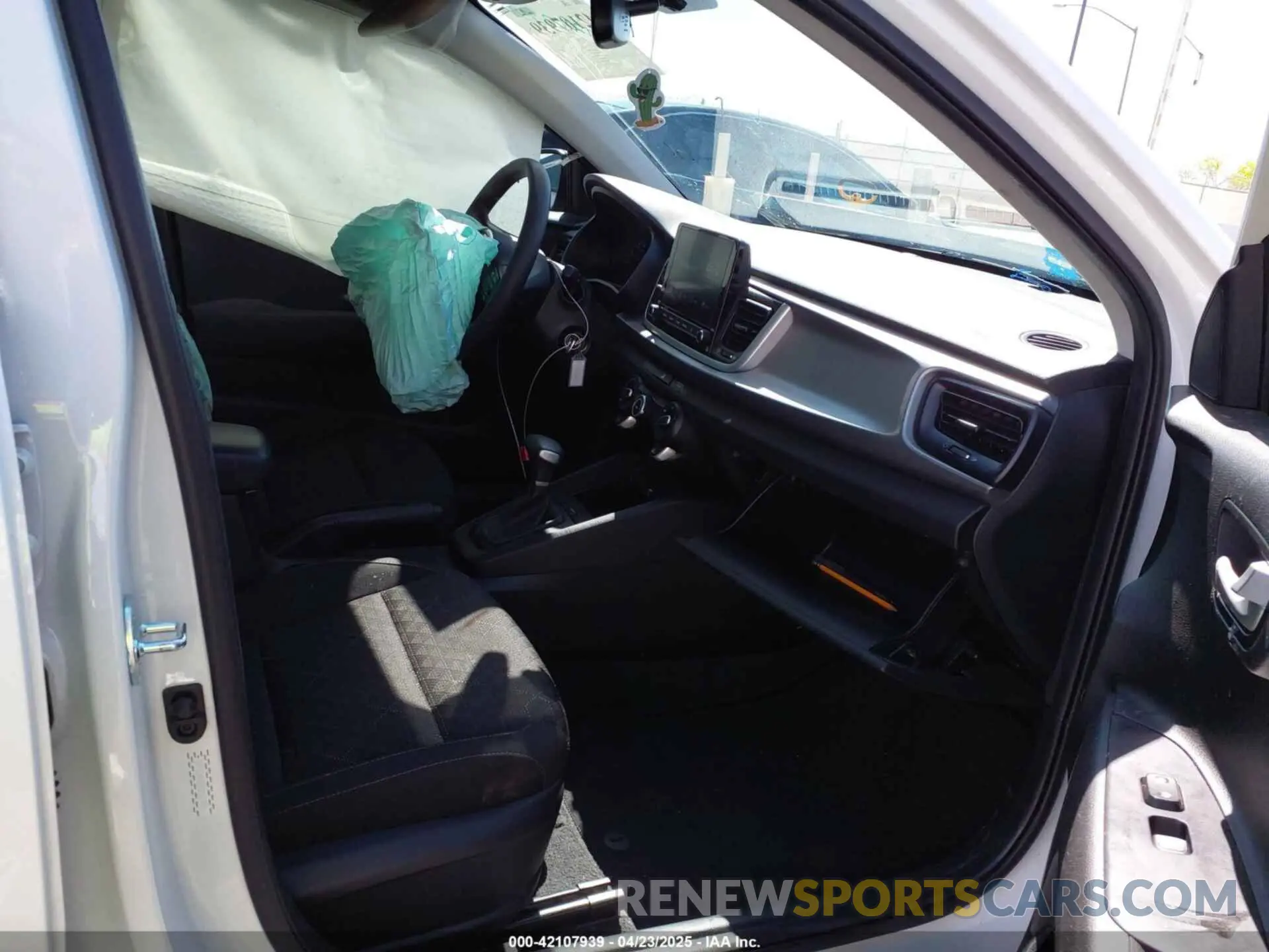 5 fotografías del automóvil dañado 3KPA24ADXPE557975 KIA RIO 2023