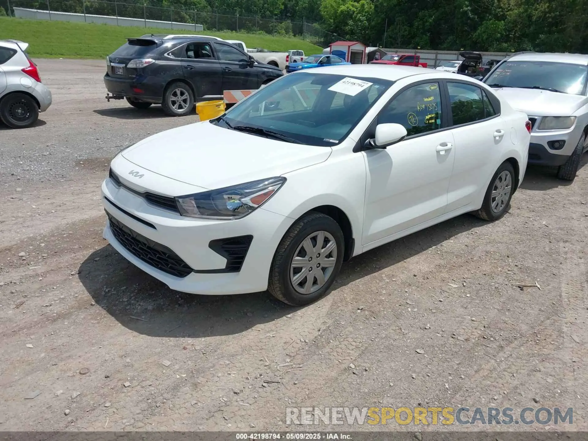 2 fotografías del automóvil dañado 3KPA24ADXPE613557 KIA RIO 2023