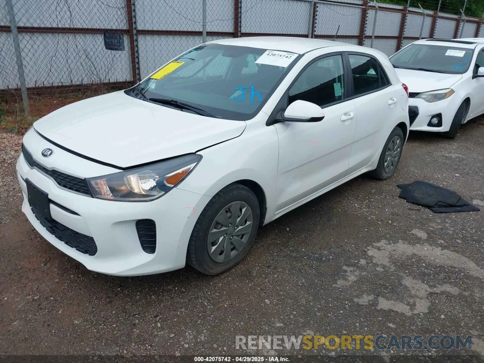 2 fotografías del automóvil dañado 3KPA25AD0LE277224 KIA RIO 5-DOOR 2020