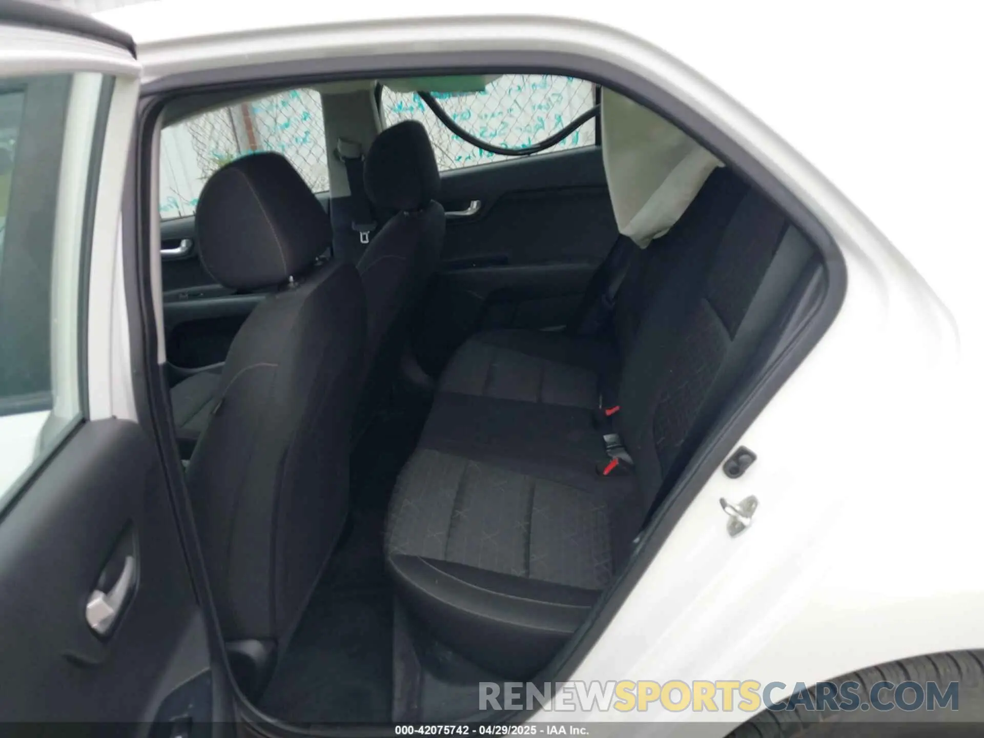 8 fotografías del automóvil dañado 3KPA25AD0LE277224 KIA RIO 5-DOOR 2020