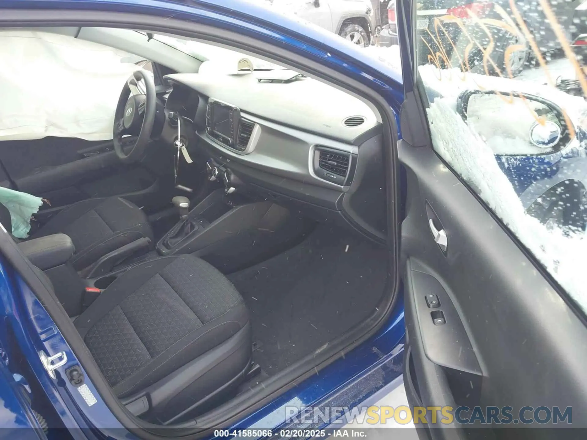 5 fotografías del automóvil dañado 3KPA25AD2LE342042 KIA RIO 5-DOOR 2020