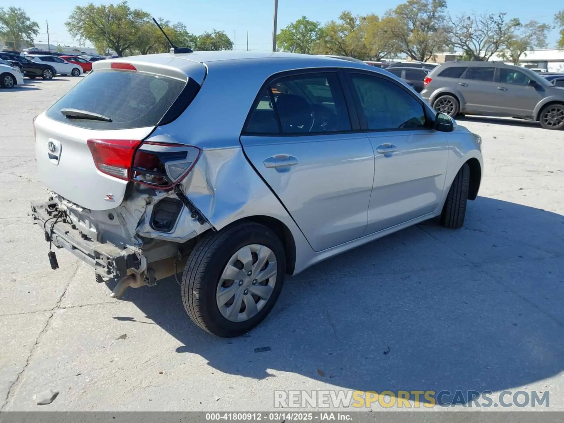 4 fotografías del automóvil dañado 3KPA25AD4LE309303 KIA RIO 5-DOOR 2020