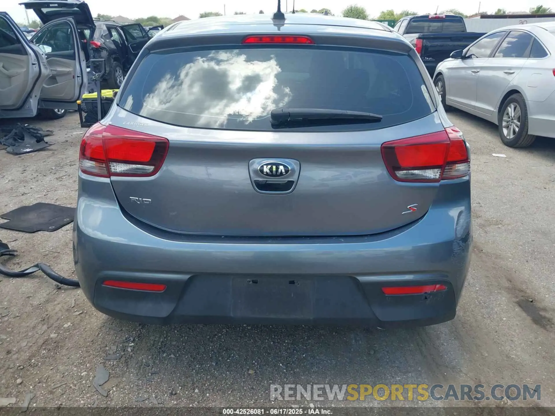 16 fotografías del automóvil dañado 3KPA25AD6LE322196 KIA RIO 5-DOOR 2020