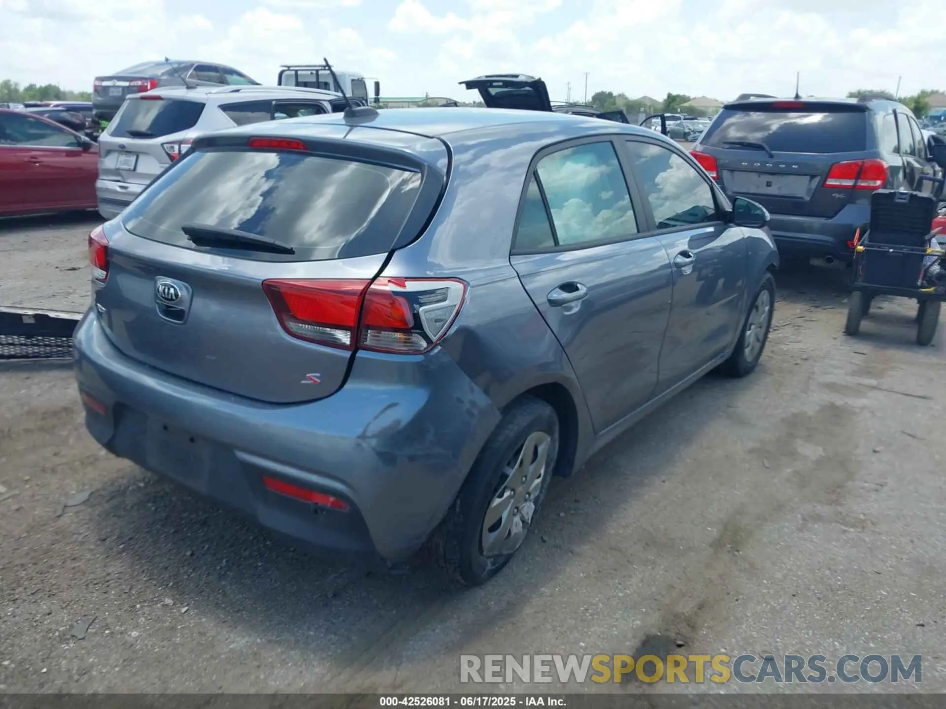 4 fotografías del automóvil dañado 3KPA25AD6LE322196 KIA RIO 5-DOOR 2020