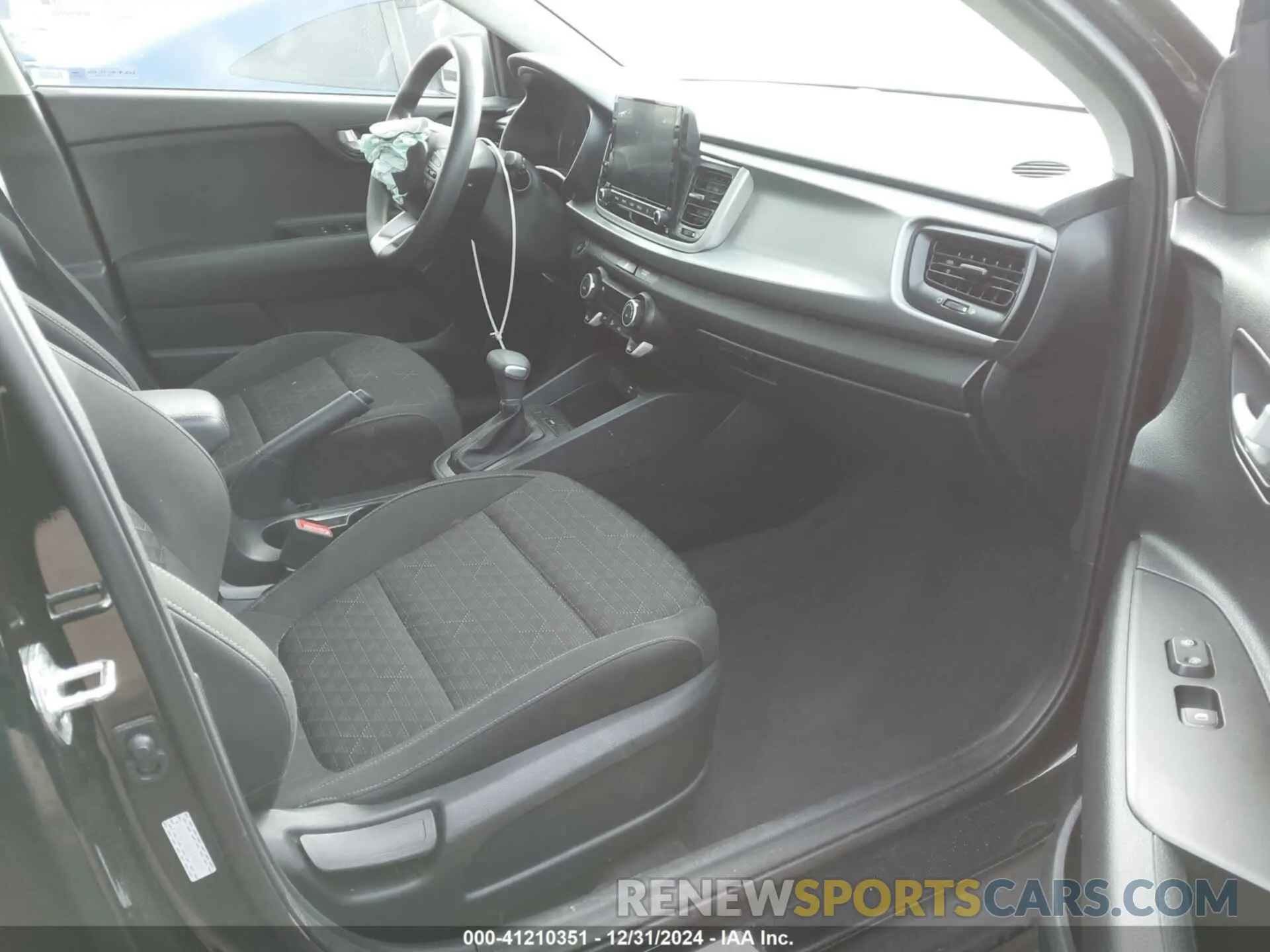 5 fotografías del automóvil dañado 3KPA25AD6NE443751 KIA RIO 5-DOOR 2022
