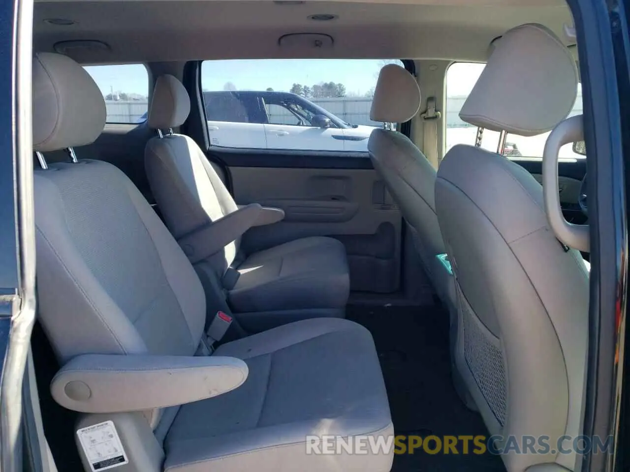 11 fotografías del automóvil dañado KNDMA5C13K6534755 KIA SEDONA 2019