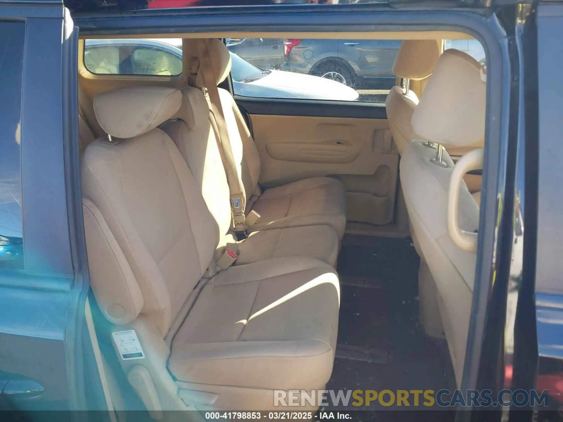 8 fotografías del automóvil dañado KNDMB5C10K6533494 KIA SEDONA 2019
