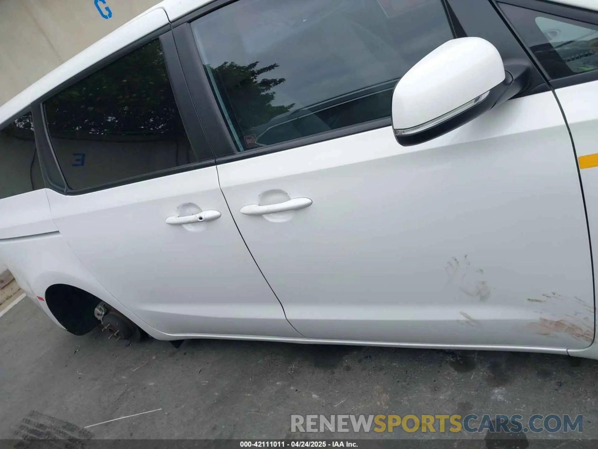 14 fotografías del automóvil dañado KNDMB5C10K6569511 KIA SEDONA 2019